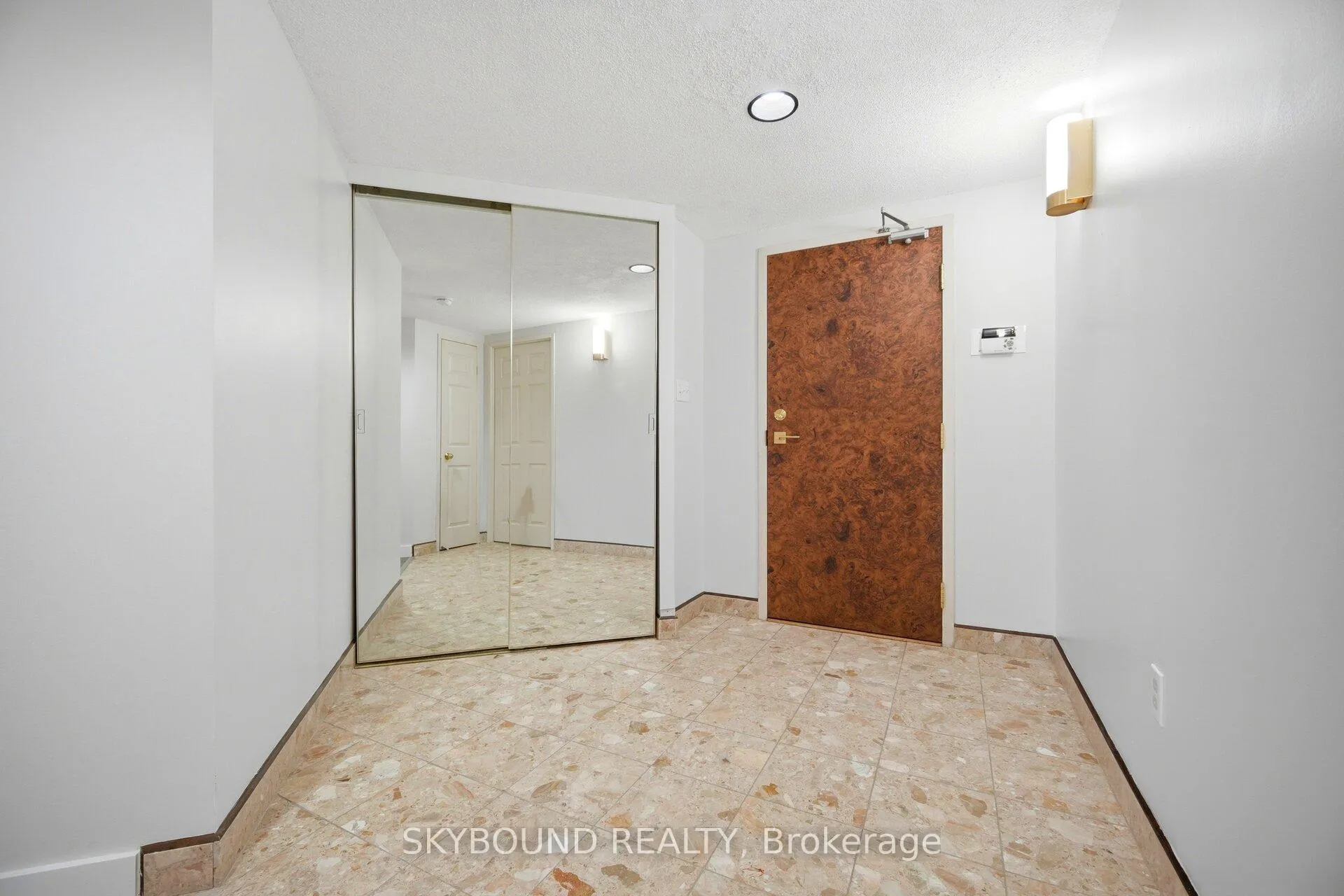 Photo 4 of Unit 511, 10 Kenneth Avenue, North York, Willowdale East — HOMEH