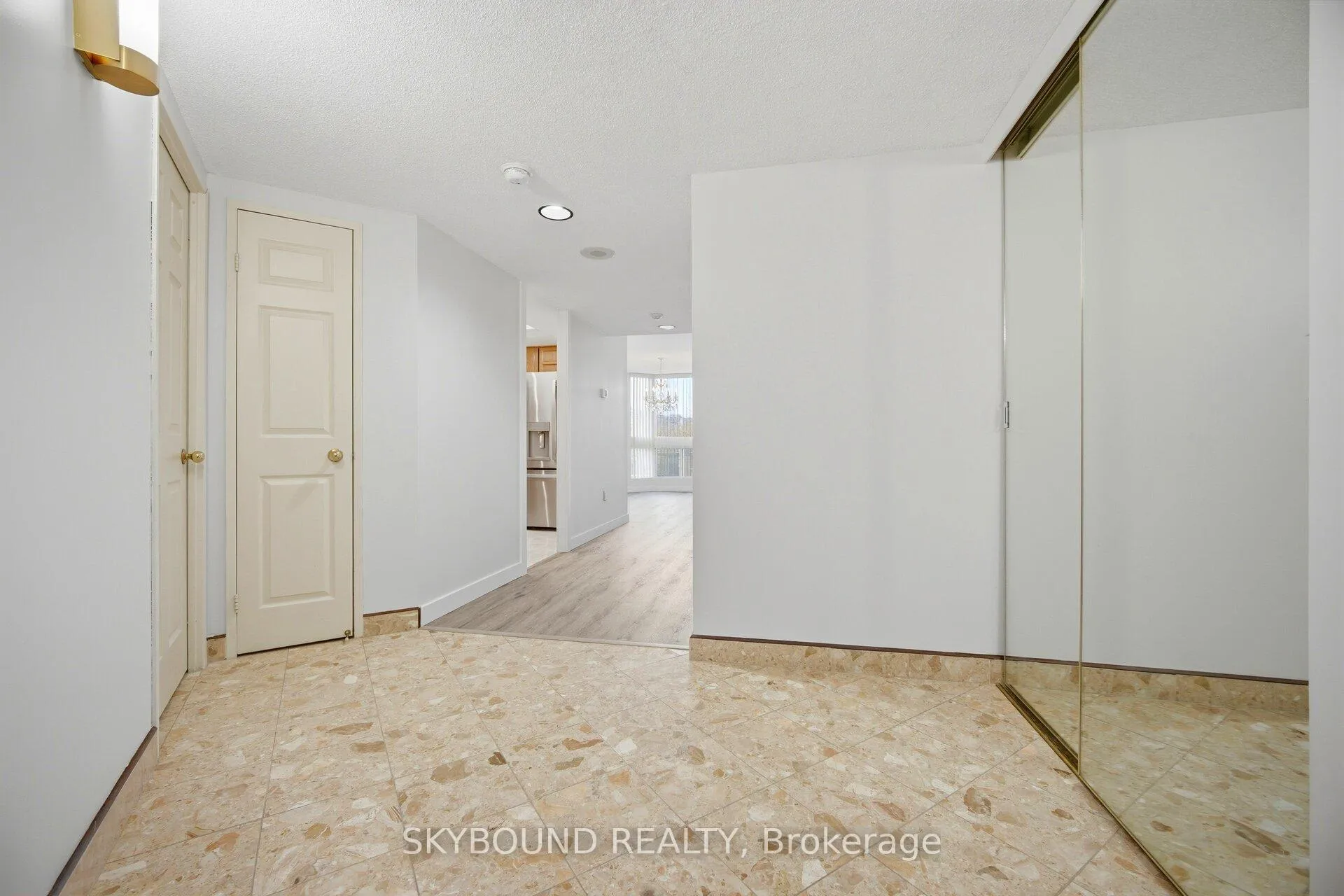Photo 6 of Unit 511, 10 Kenneth Avenue, North York, Willowdale East — HOMEH