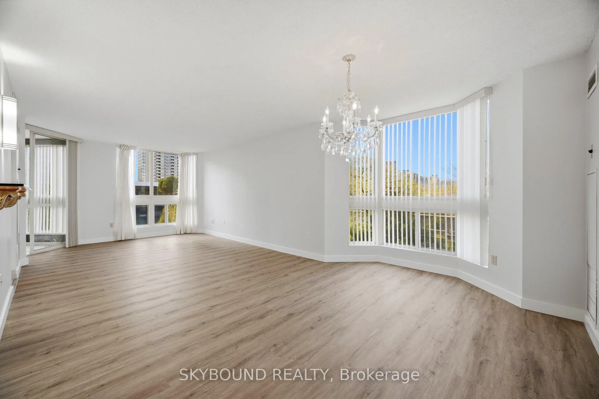 Photo 8 of Unit 511, 10 Kenneth Avenue, North York, Willowdale East — HOMEH