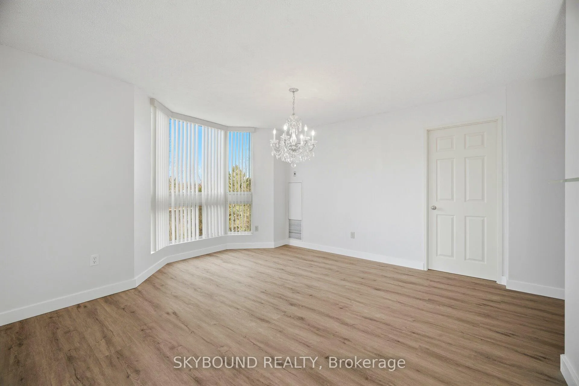 Photo 10 of Unit 511, 10 Kenneth Avenue, North York, Willowdale East — HOMEH