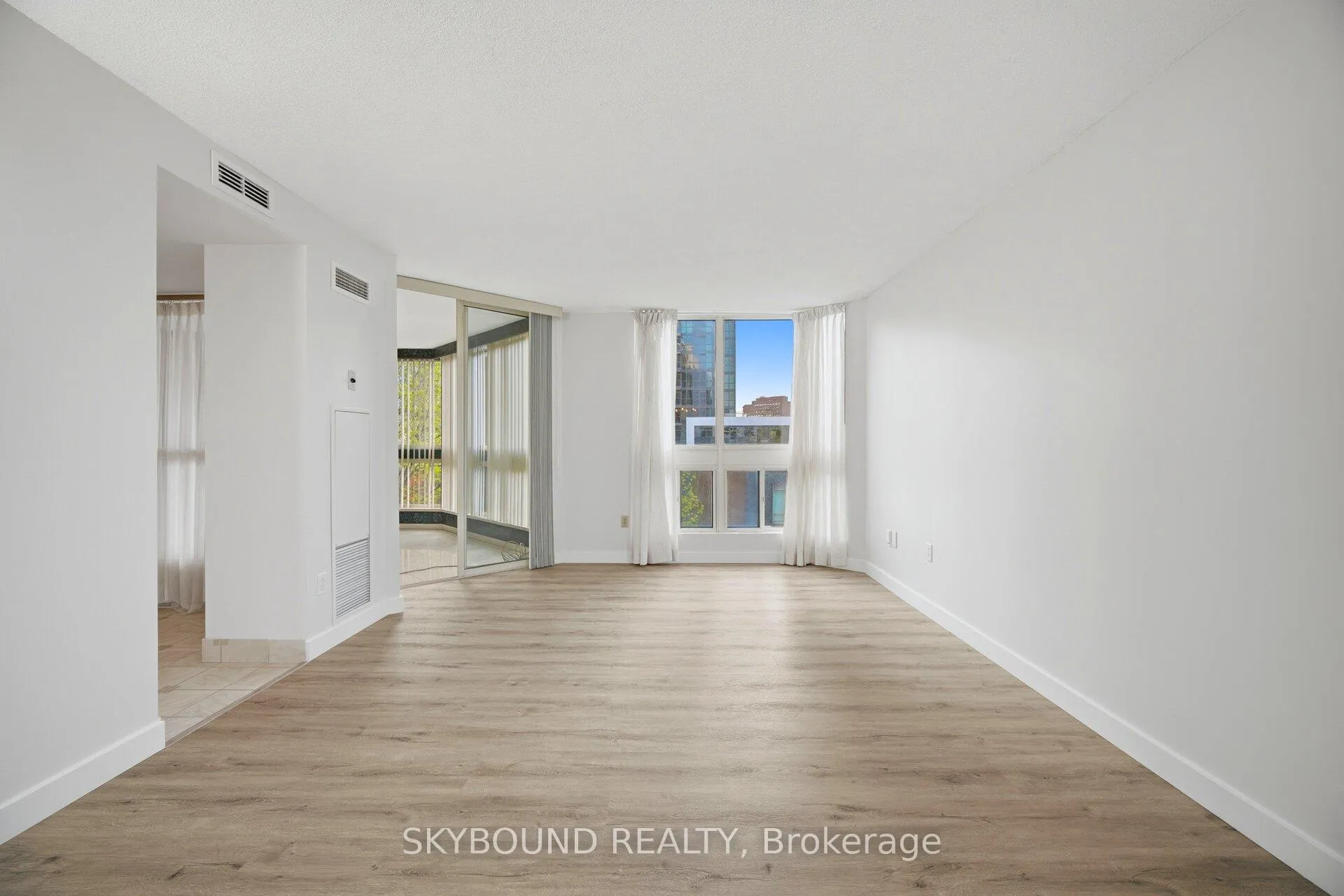 Photo 15 of Unit 511, 10 Kenneth Avenue, North York, Willowdale East — HOMEH