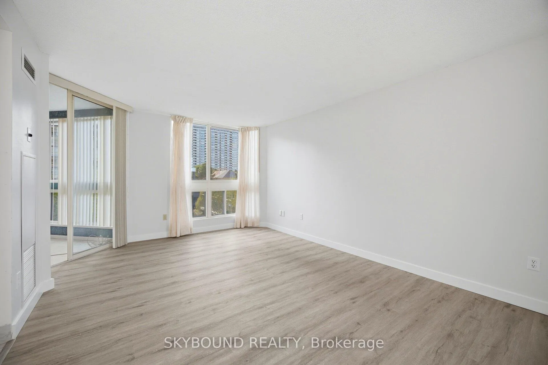 Photo 16 of Unit 511, 10 Kenneth Avenue, North York, Willowdale East — HOMEH
