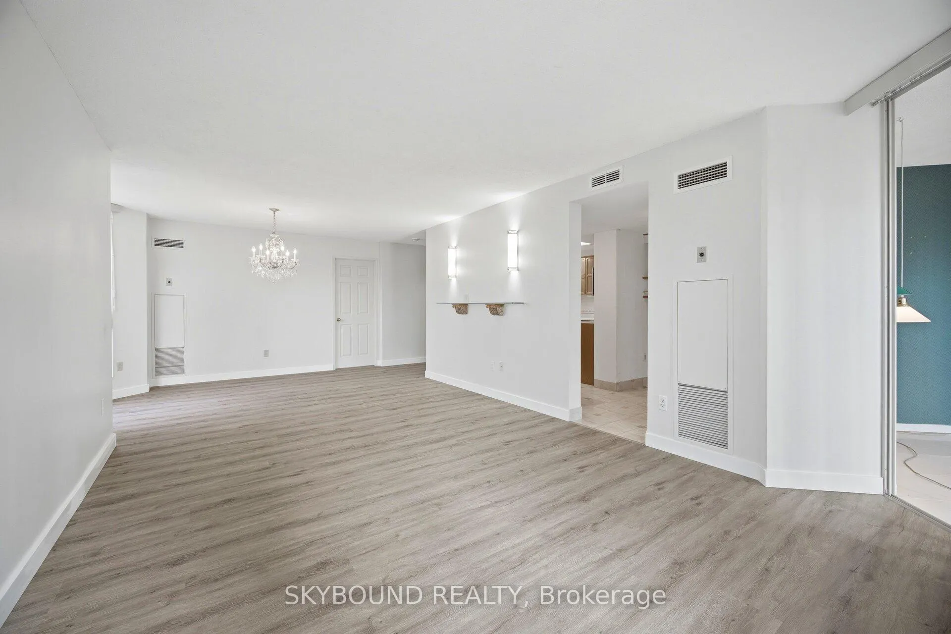 Photo 17 of Unit 511, 10 Kenneth Avenue, North York, Willowdale East — HOMEH