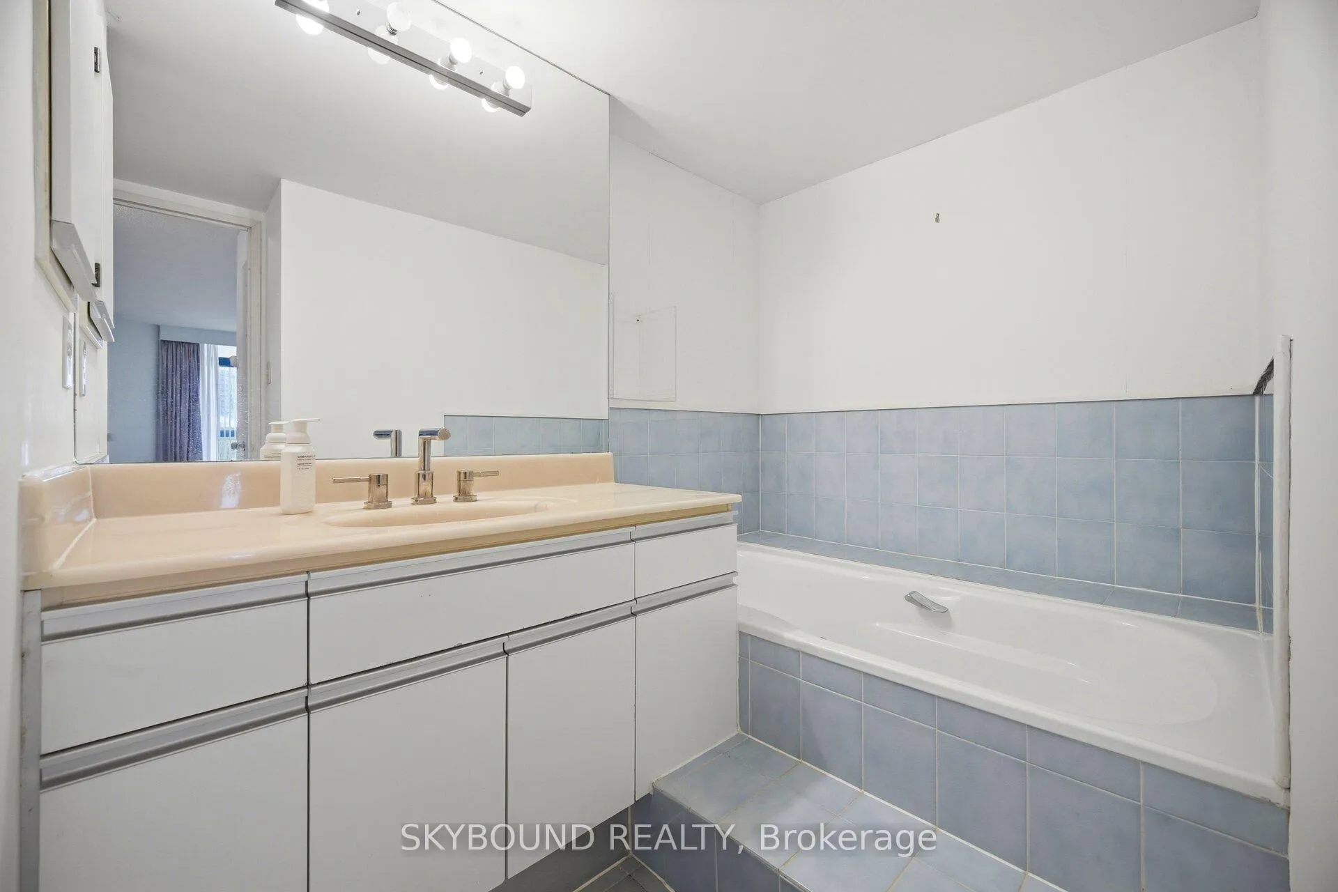 Photo 26 of Unit 511, 10 Kenneth Avenue, North York, Willowdale East — HOMEH