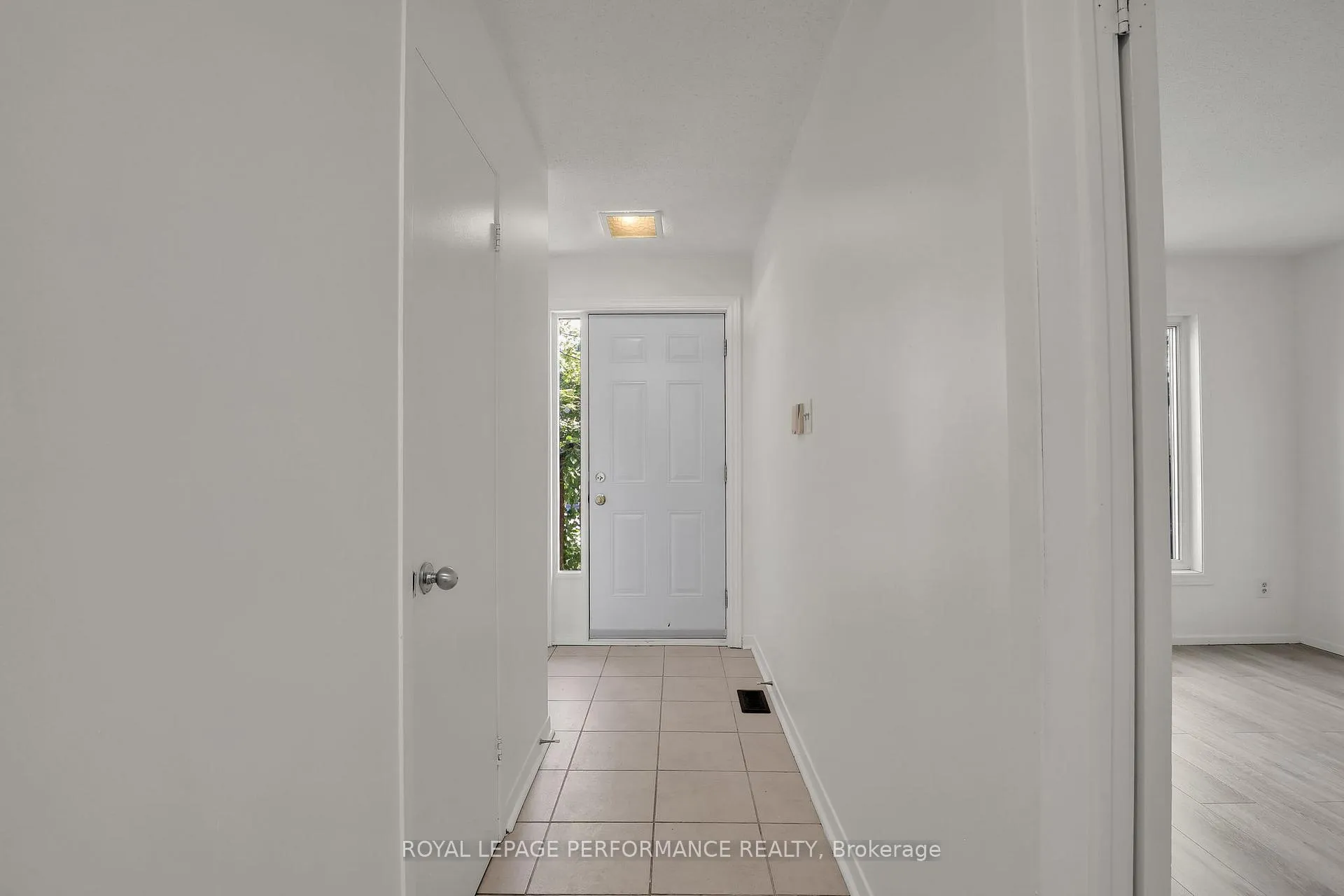 Photo 3 of Unit 10, 3342 Southgate Road, Ottawa, South Keys — HOMEH