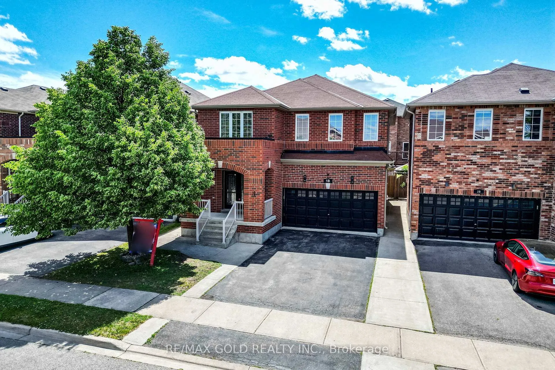 Photo 1 of 18 Travis Crescent, Brampton, Fletcher's Meadow — HOMEH