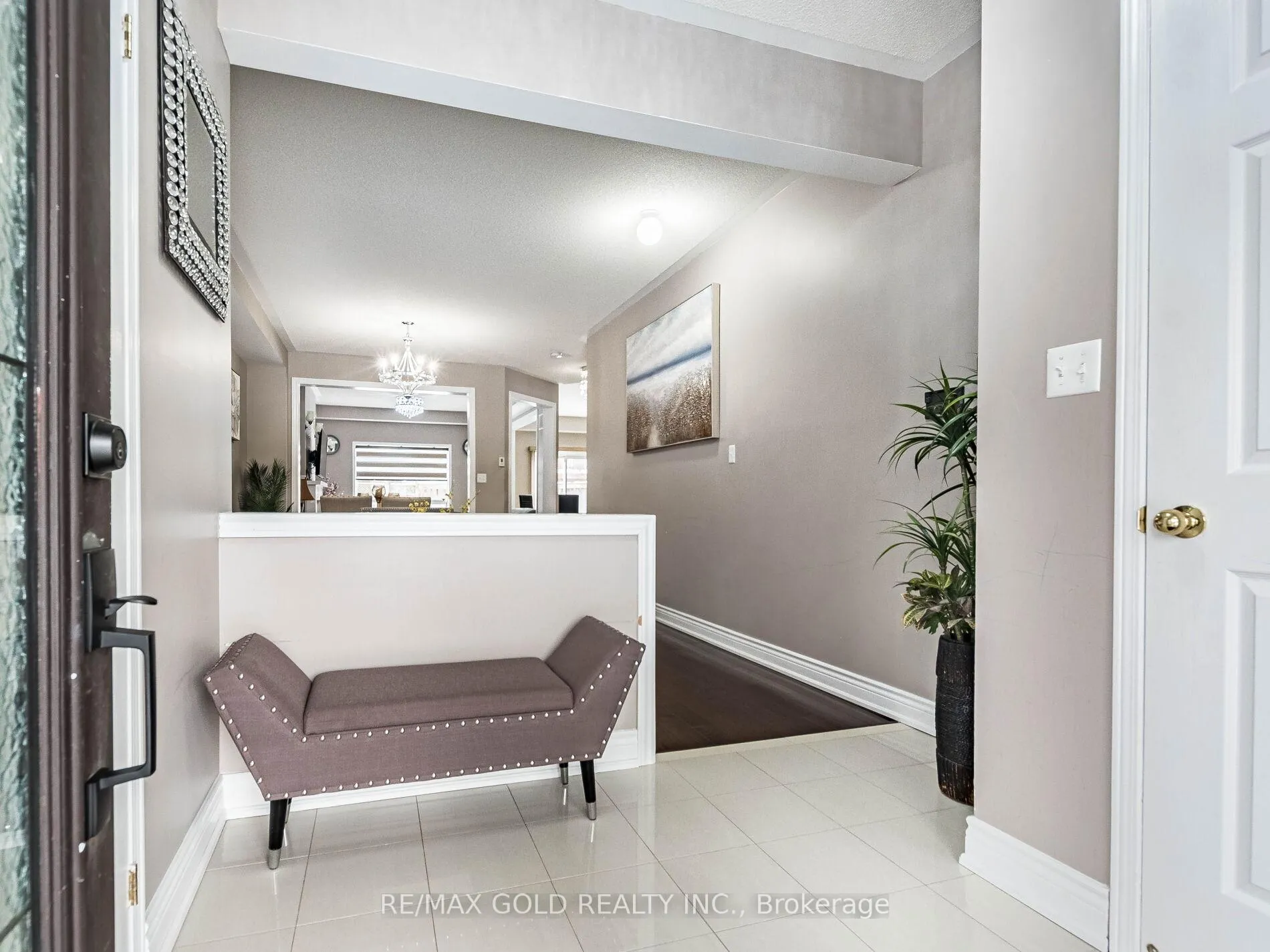 Photo 3 of 18 Travis Crescent, Brampton, Fletcher's Meadow — HOMEH