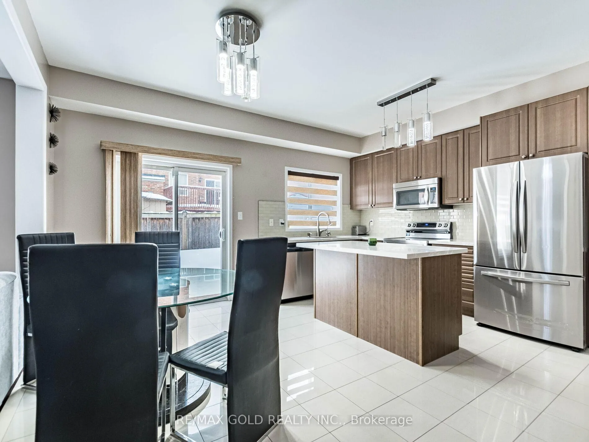 Photo 14 of 18 Travis Crescent, Brampton, Fletcher's Meadow — HOMEH