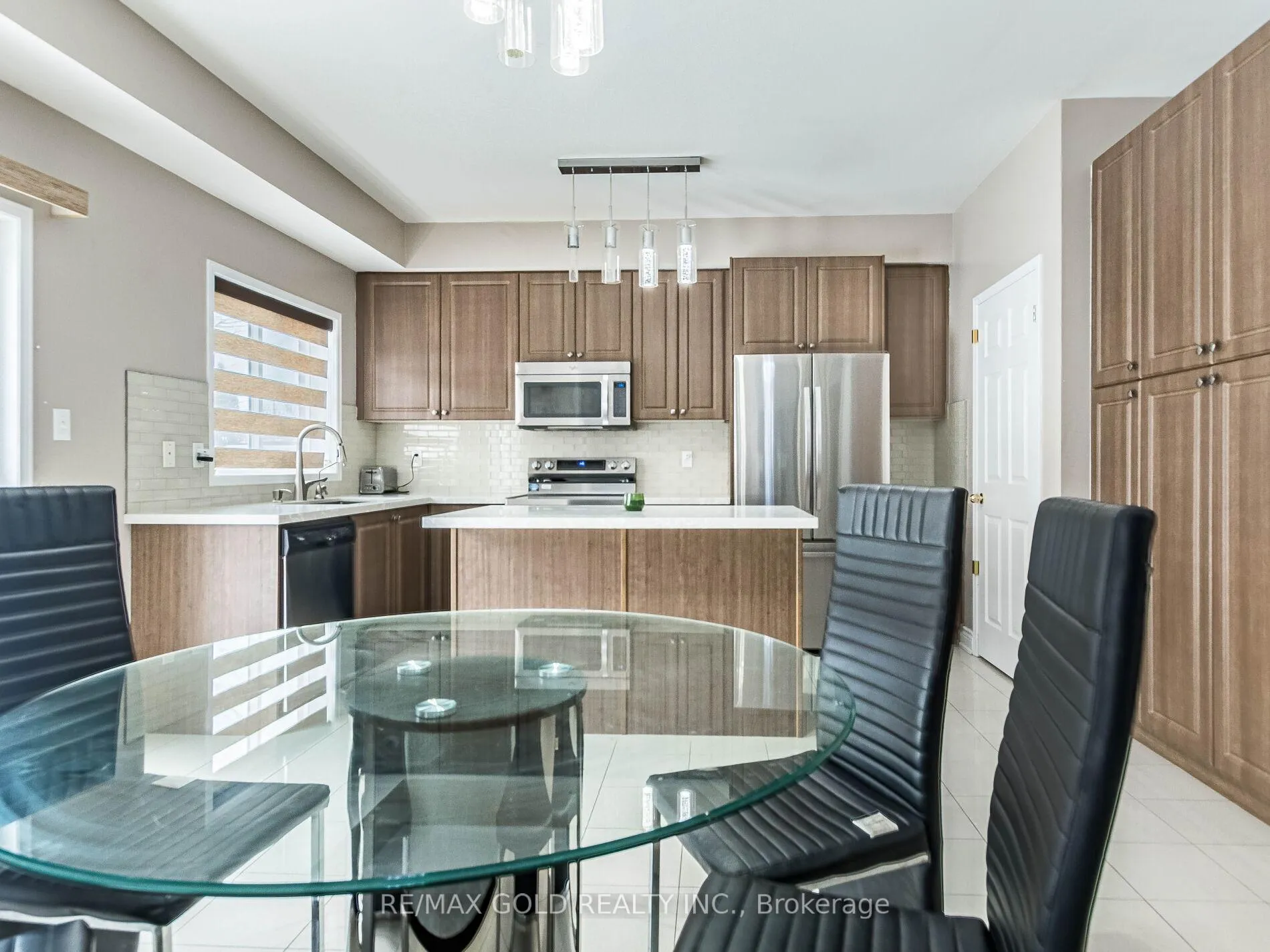 Photo 15 of 18 Travis Crescent, Brampton, Fletcher's Meadow — HOMEH