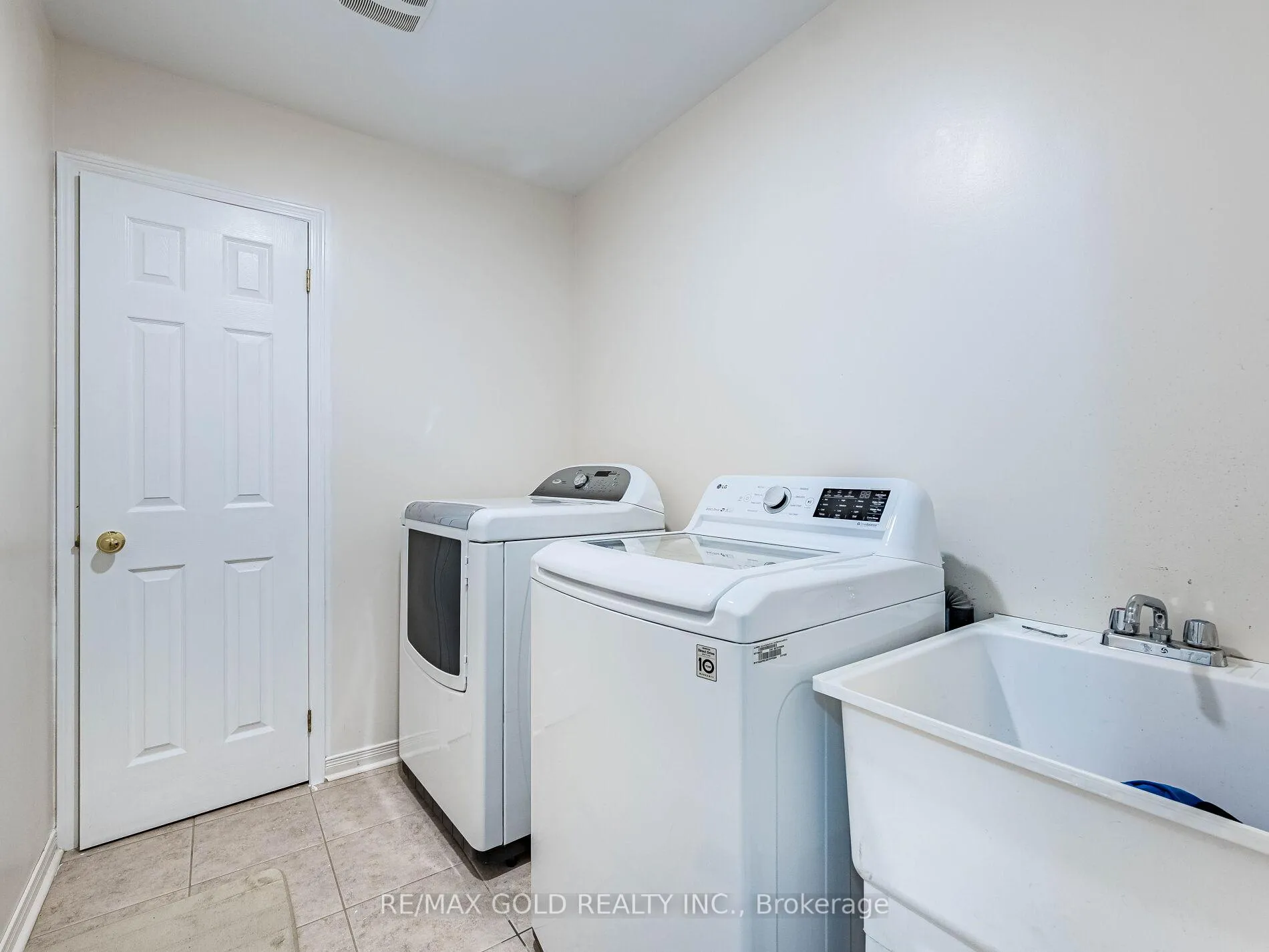 Photo 28 of 18 Travis Crescent, Brampton, Fletcher's Meadow — HOMEH