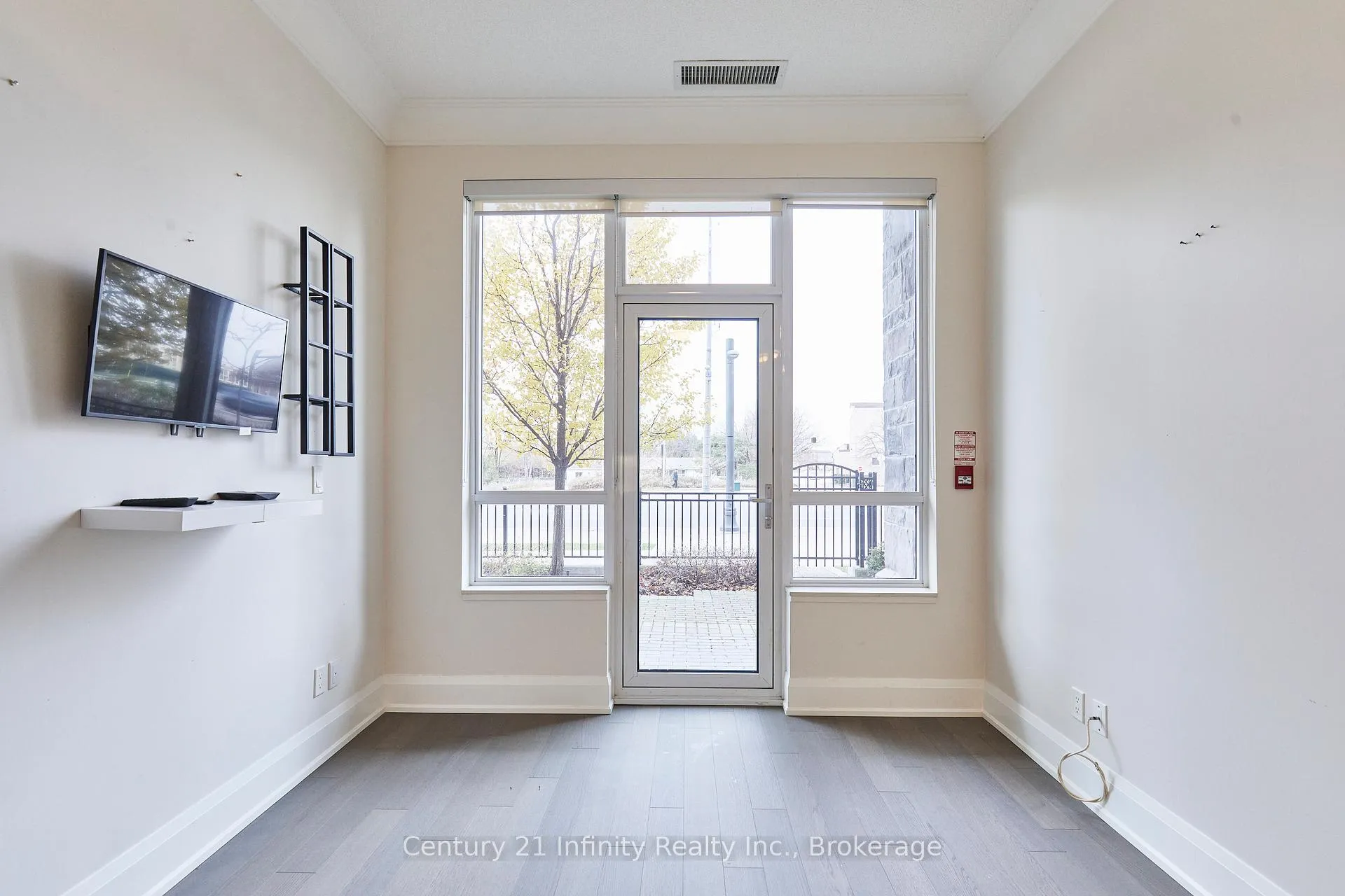 Photo 4 of Unit 115, 25 Water Walk Drive, Markham, Unionville — HOMEH