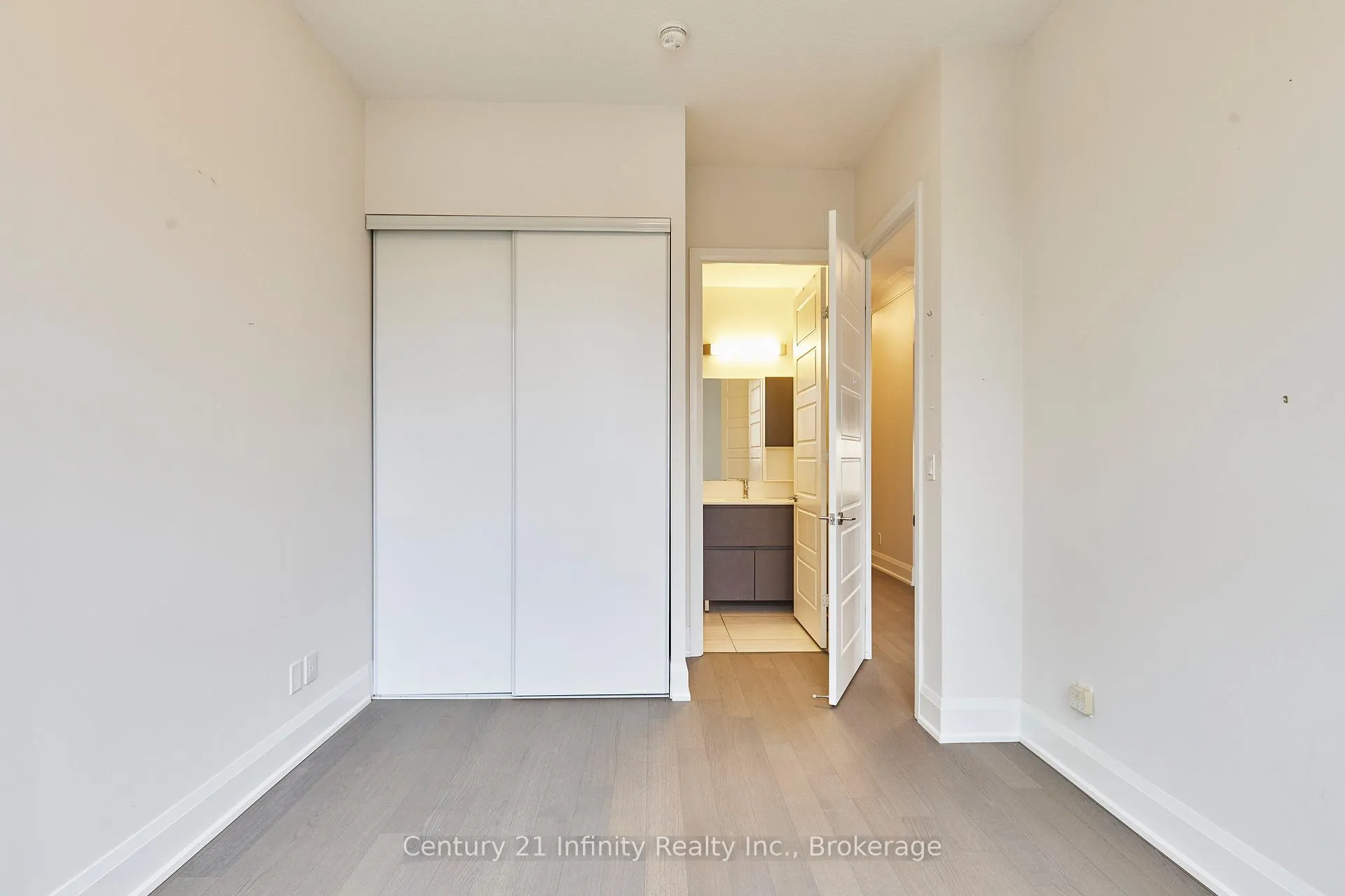 Photo 8 of Unit 115, 25 Water Walk Drive, Markham, Unionville — HOMEH
