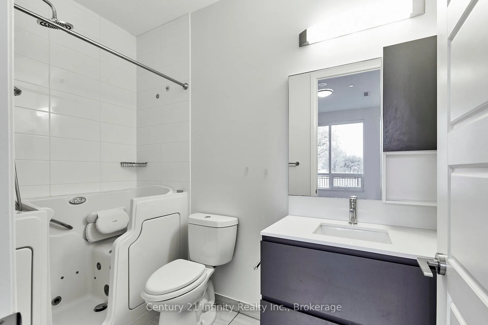 Photo 9 of Unit 115, 25 Water Walk Drive, Markham, Unionville — HOMEH