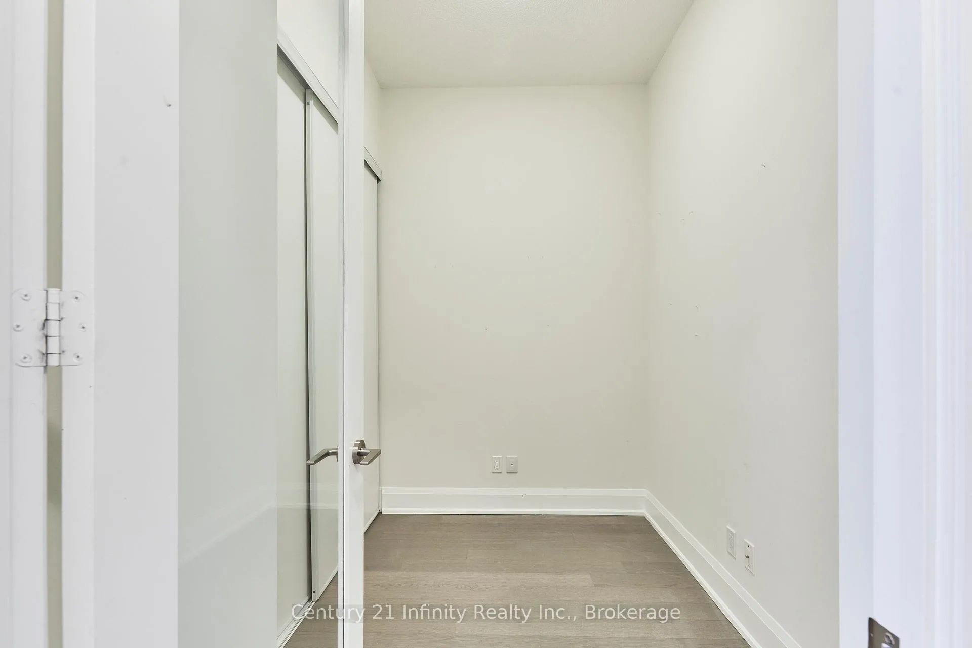 Photo 11 of Unit 115, 25 Water Walk Drive, Markham, Unionville — HOMEH