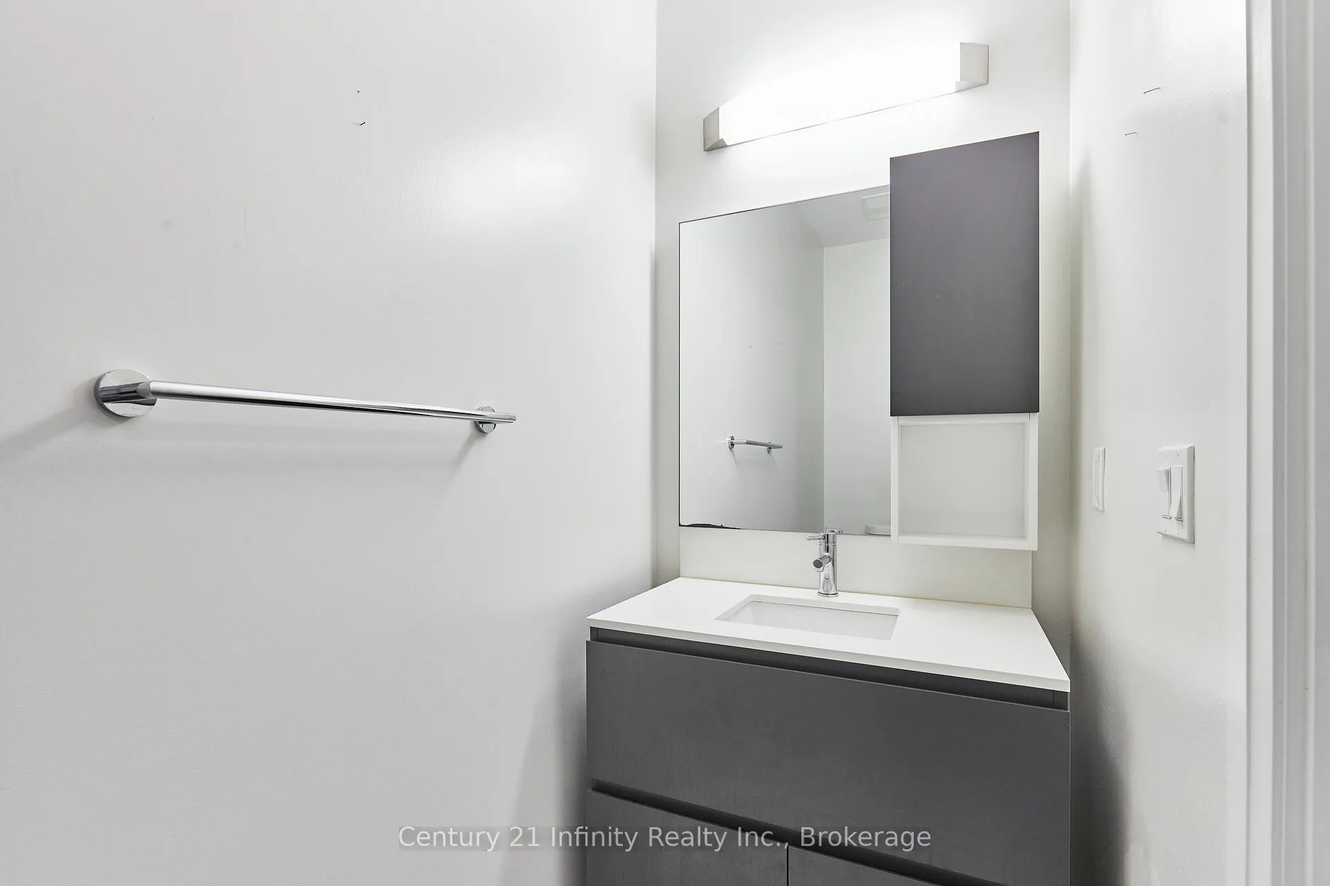 Photo 13 of Unit 115, 25 Water Walk Drive, Markham, Unionville — HOMEH
