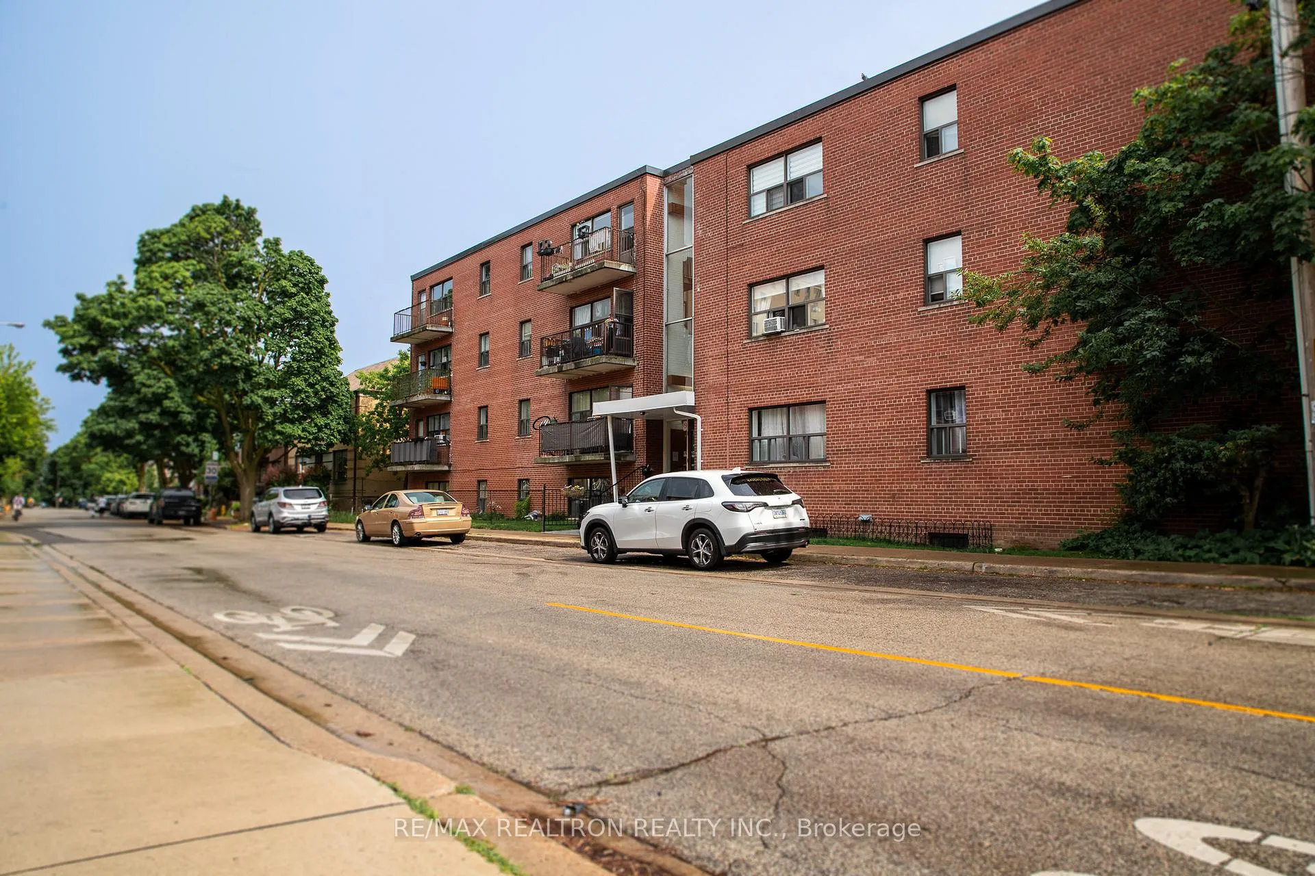 Front of Unit 303, 2519 Lake Shore Boulevard W