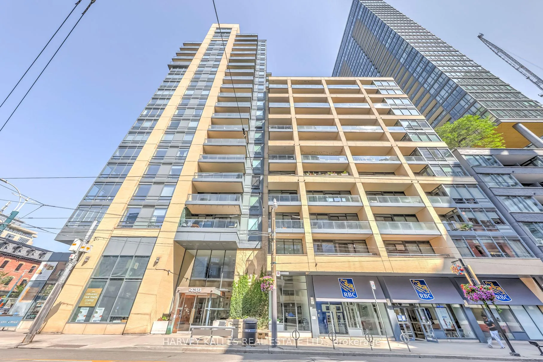 Front of Unit 914, 438 King Street W