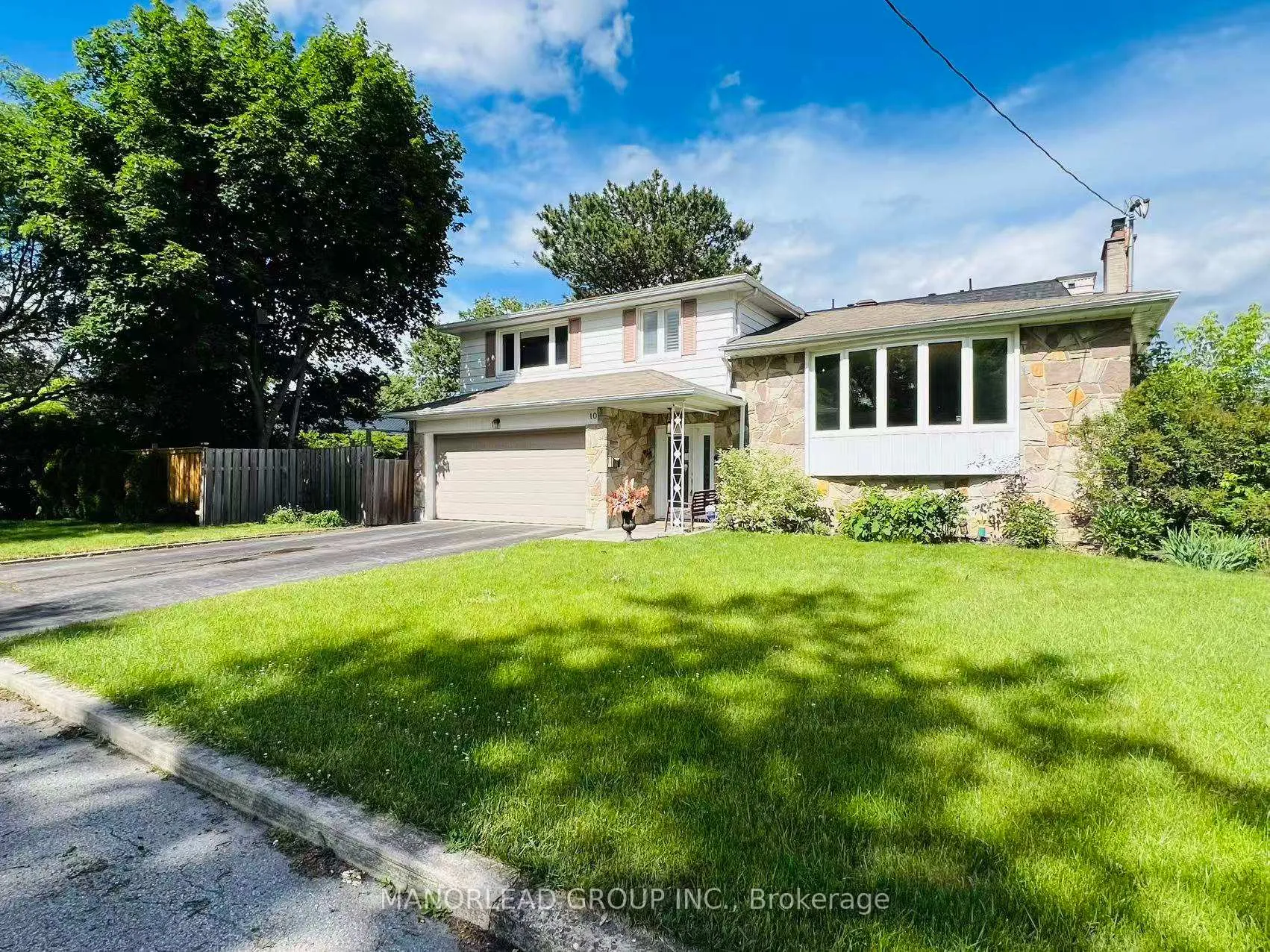 Photo 2 of 10 Greenyards Drive, North York, Newtonbrook East — HOMEH