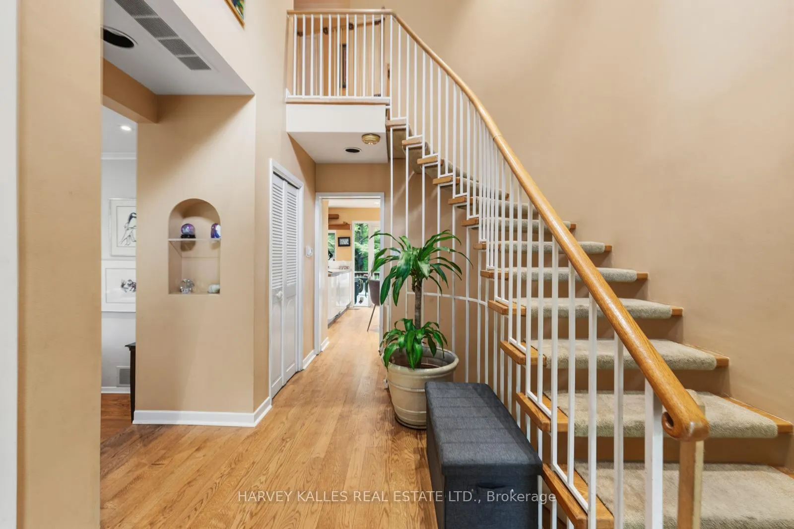 Photo 7 of 1 Vyner Road, North York, St. Andrew-Windfields — HOMEH