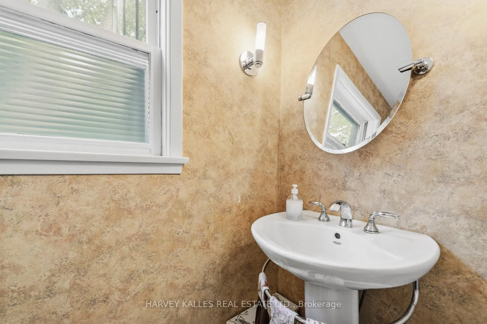 Photo 11 of 1 Vyner Road, North York, St. Andrew-Windfields — HOMEH