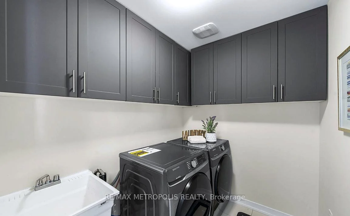Photo 5 of 2521 Castlegate Crossing, Pickering, Duffin Heights — HOMEH