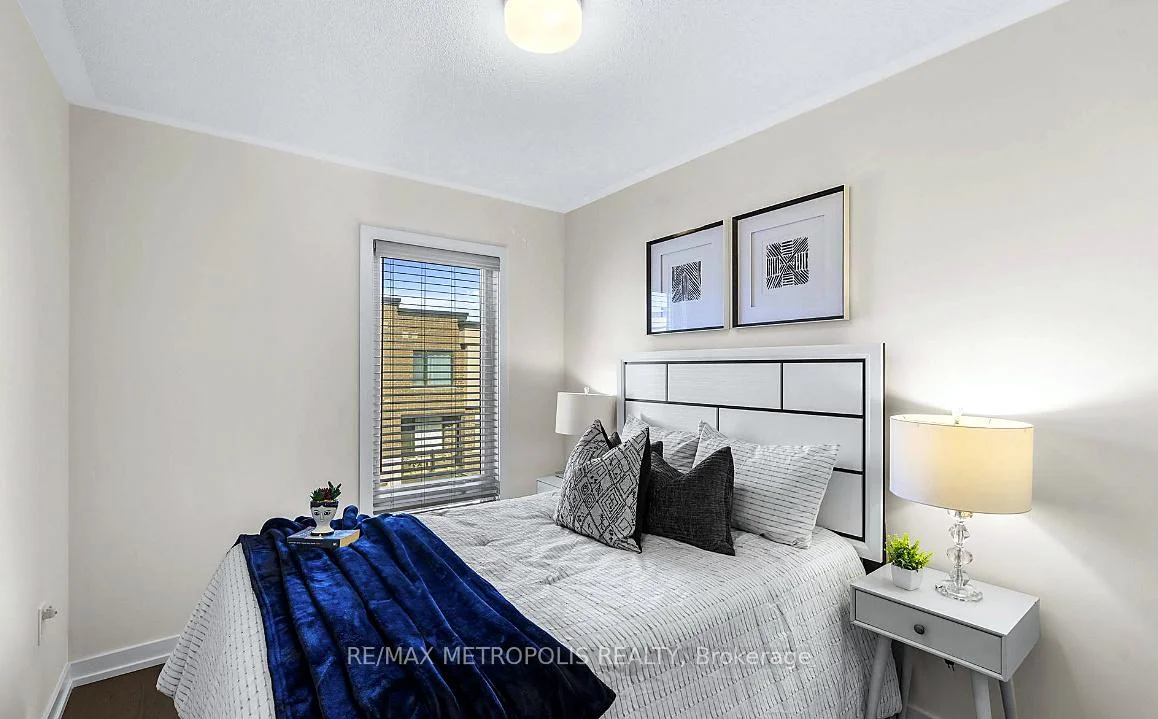 Photo 8 of 2521 Castlegate Crossing, Pickering, Duffin Heights — HOMEH
