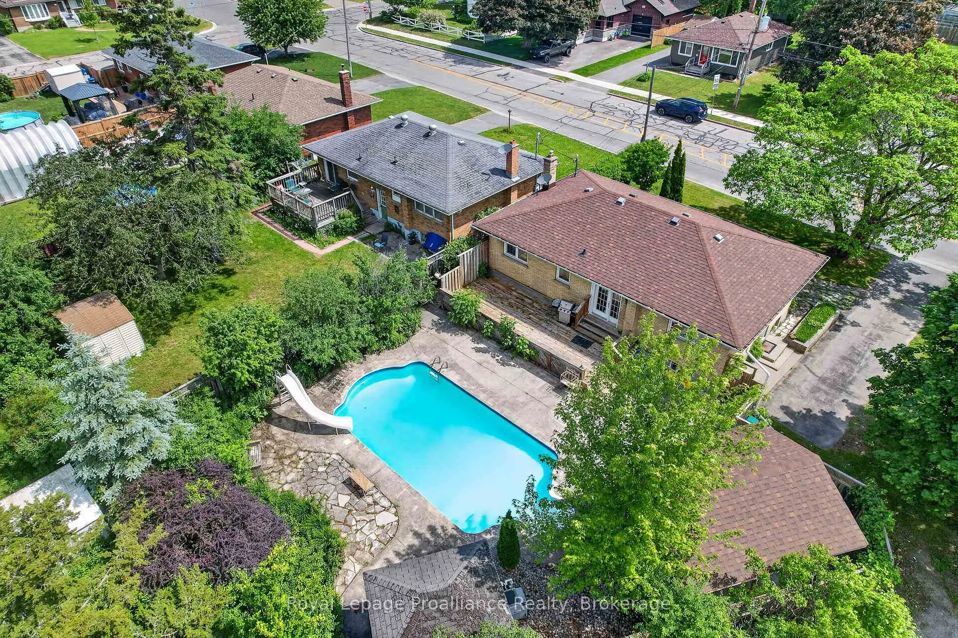 Photo 2 of 951 D'Arcy Street, Cobourg — HOMEH