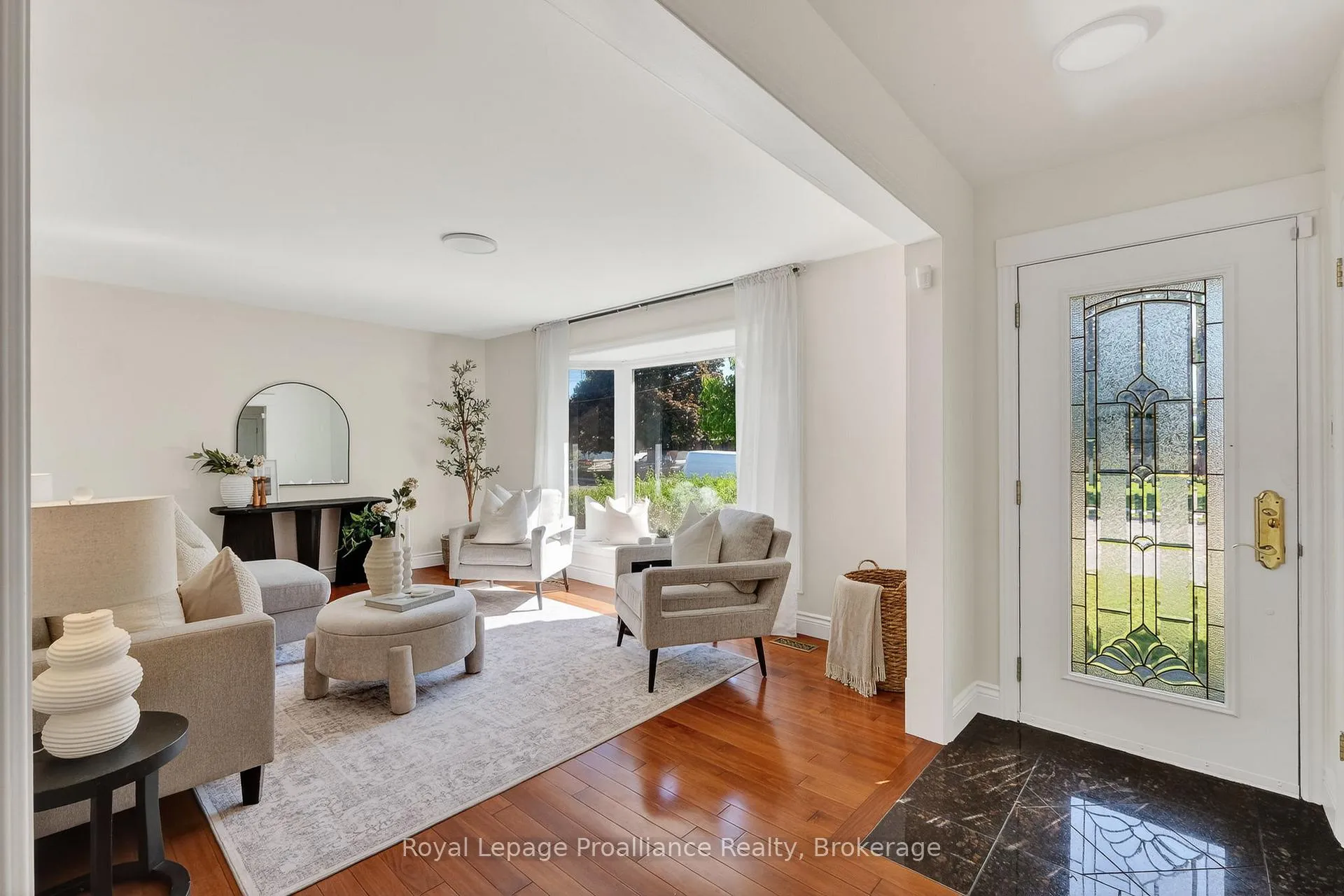 Photo 5 of 951 D'Arcy Street, Cobourg — HOMEH