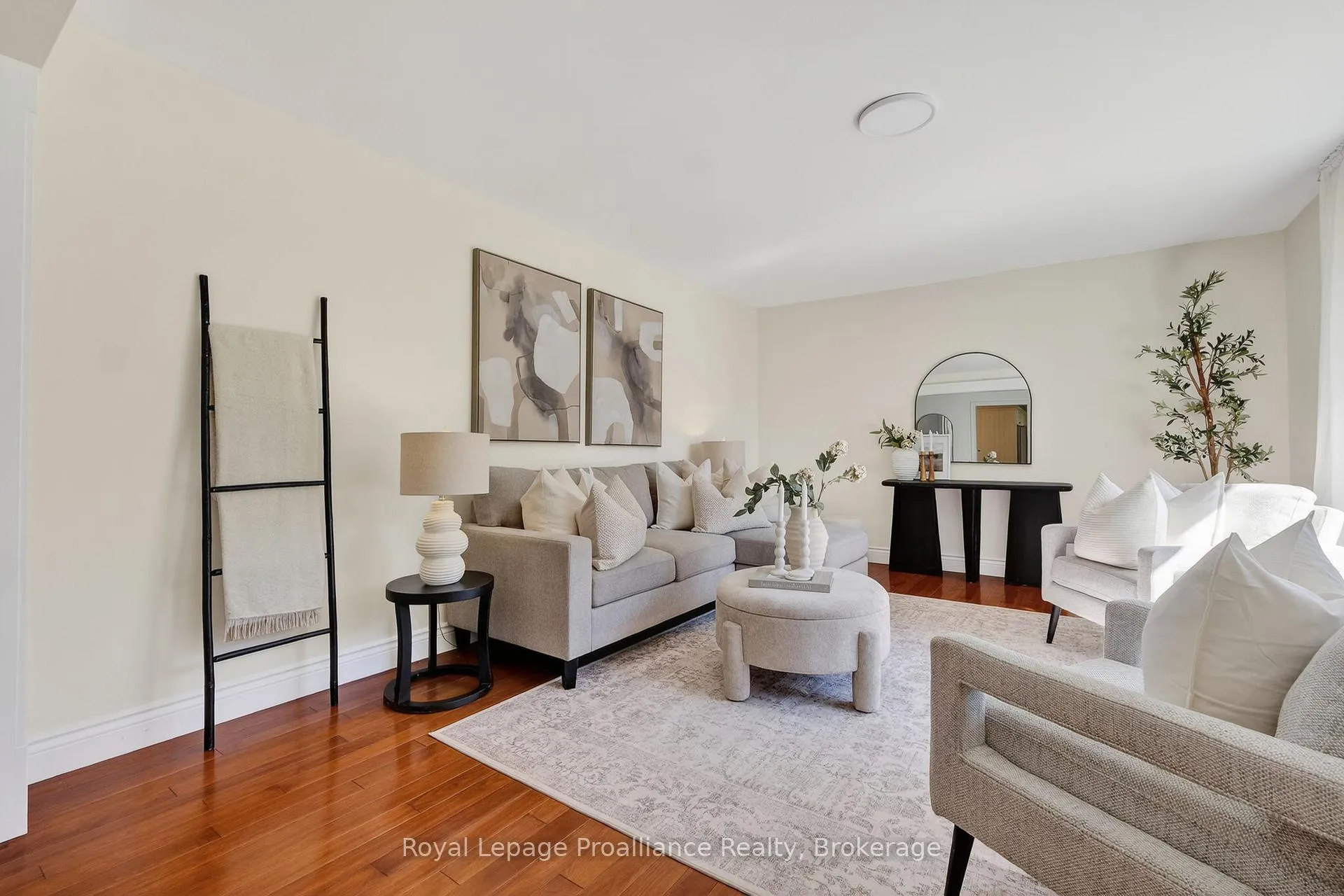 Photo 8 of 951 D'Arcy Street, Cobourg — HOMEH