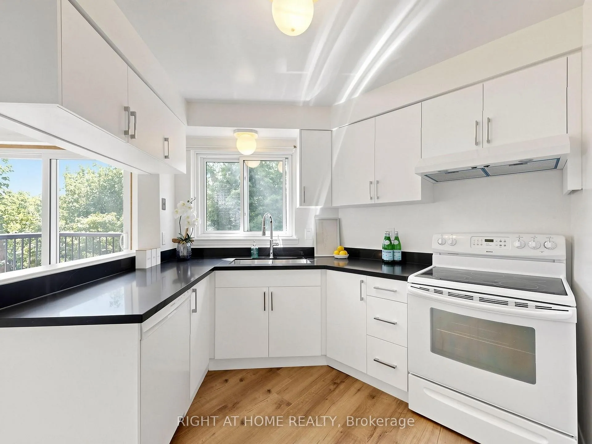 Photo 14 of Unit 14, 20 Budgell Terrace, Toronto, High Park-Swansea — HOMEH