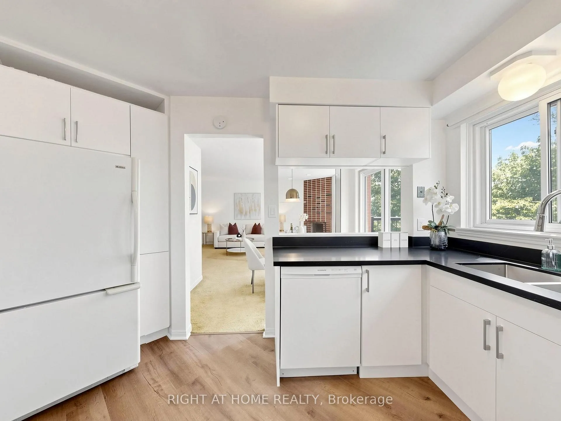 Photo 15 of Unit 14, 20 Budgell Terrace, Toronto, High Park-Swansea — HOMEH
