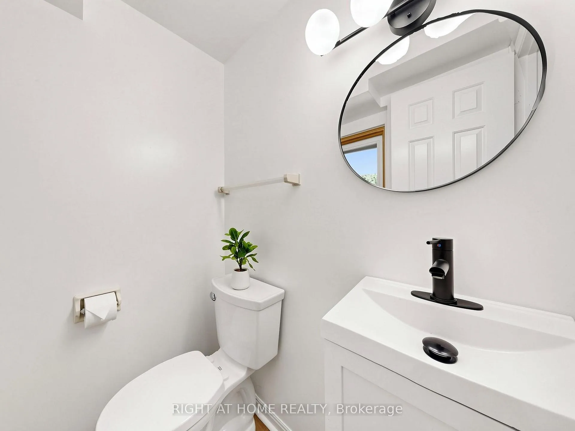 Photo 16 of Unit 14, 20 Budgell Terrace, Toronto, High Park-Swansea — HOMEH