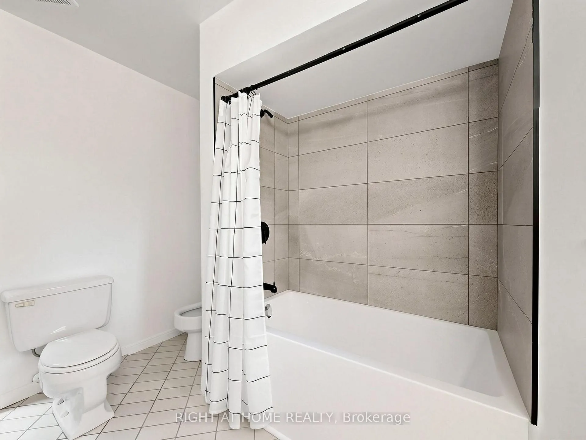 Photo 26 of Unit 14, 20 Budgell Terrace, Toronto, High Park-Swansea — HOMEH