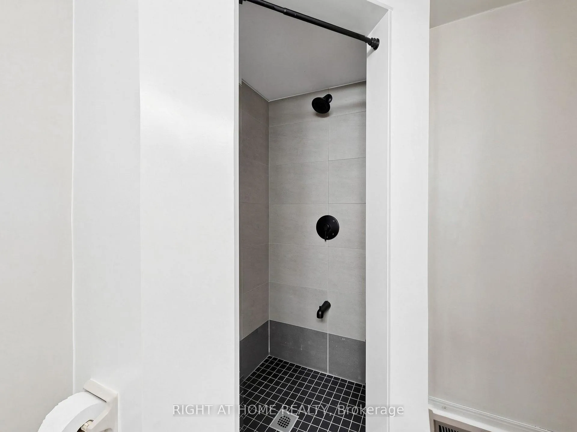Photo 31 of Unit 14, 20 Budgell Terrace, Toronto, High Park-Swansea — HOMEH