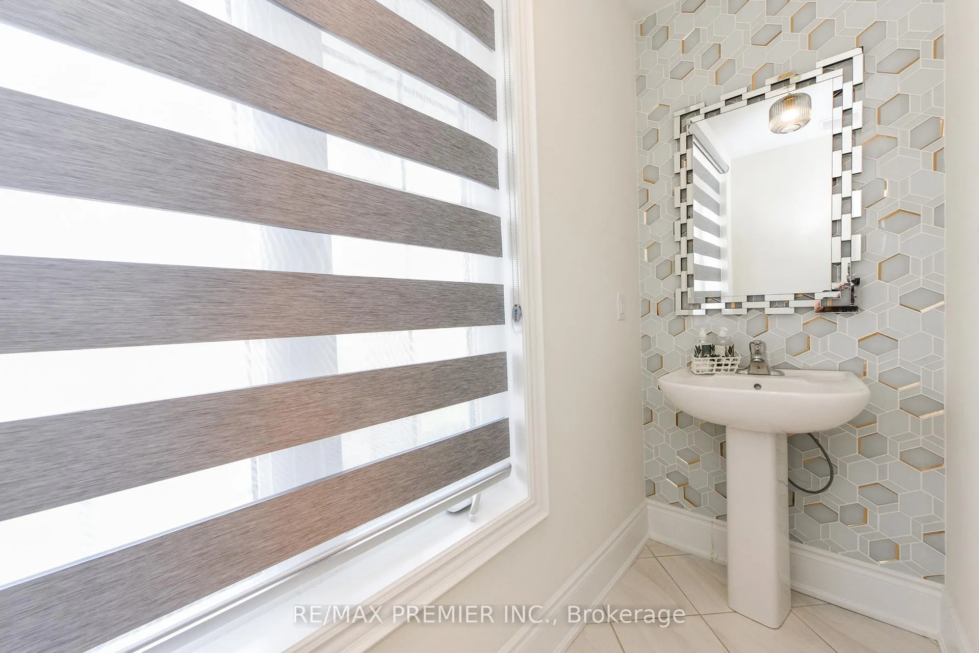 Photo 5 of 215 Hayrake Street, Brampton, Snelgrove — HOMEH