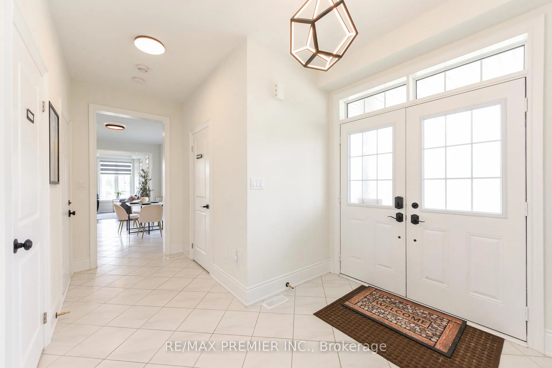 Photo 6 of 215 Hayrake Street, Brampton, Snelgrove — HOMEH