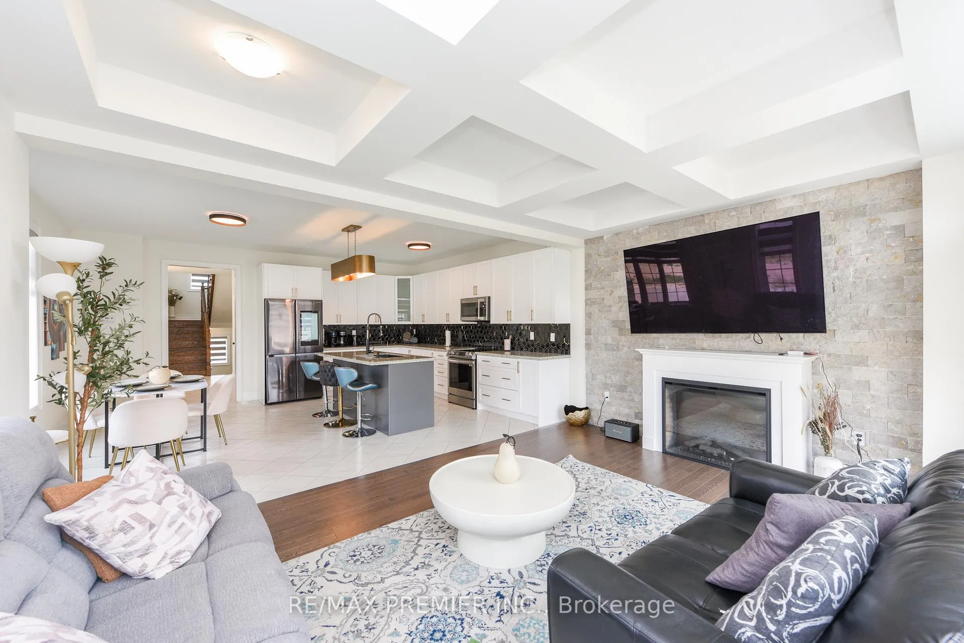 Photo 10 of 215 Hayrake Street, Brampton, Snelgrove — HOMEH