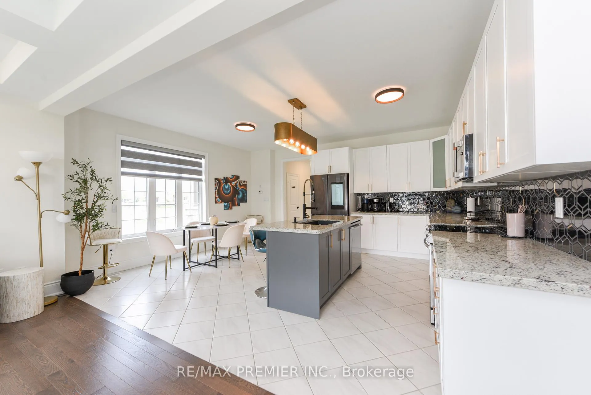 Photo 11 of 215 Hayrake Street, Brampton, Snelgrove — HOMEH