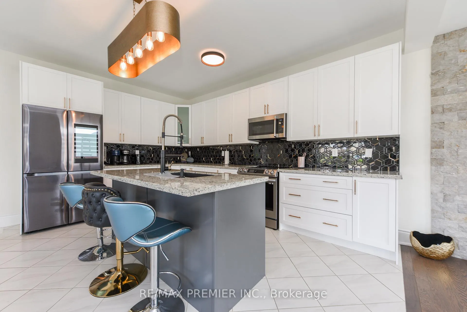 Photo 13 of 215 Hayrake Street, Brampton, Snelgrove — HOMEH