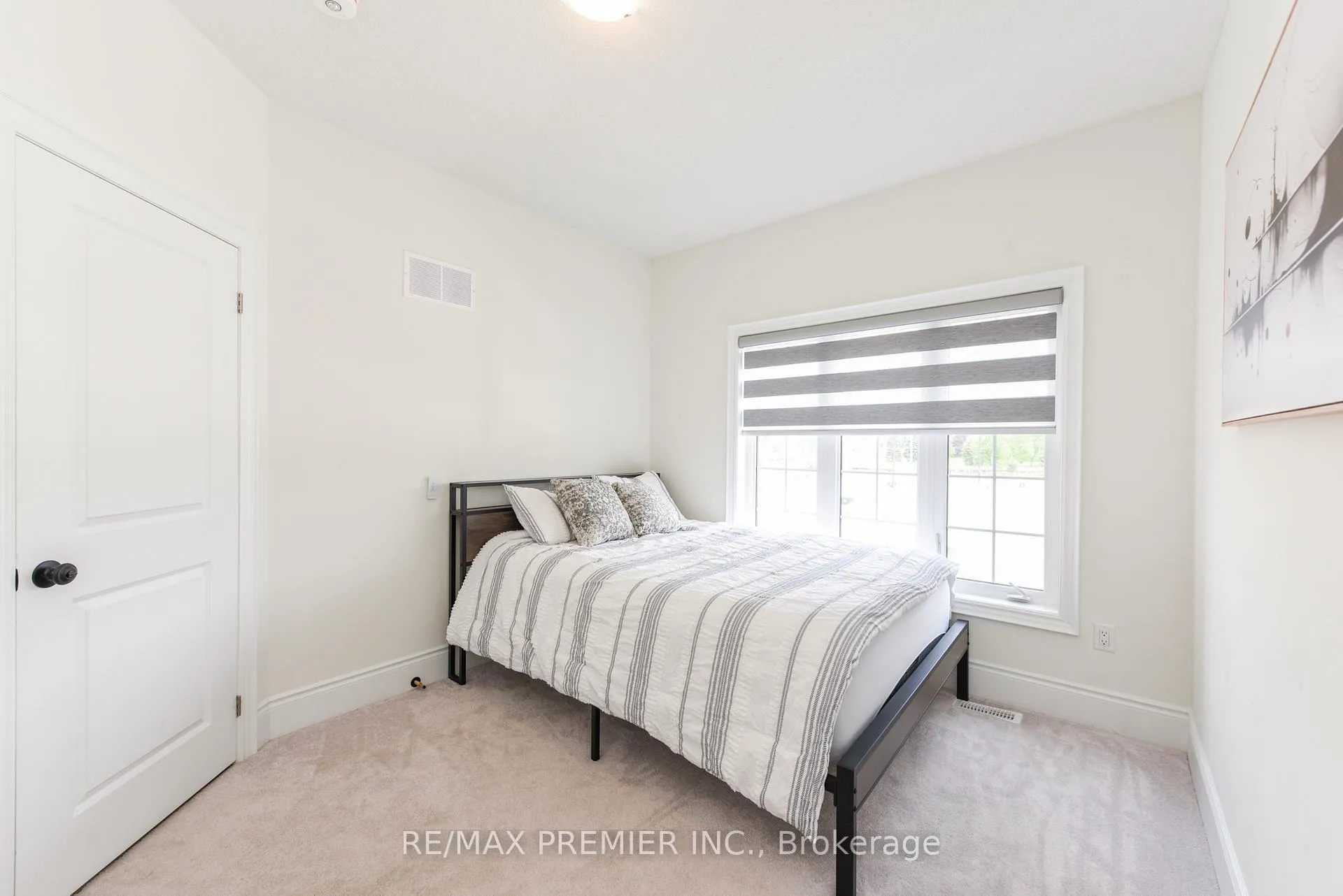 Photo 18 of 215 Hayrake Street, Brampton, Snelgrove — HOMEH