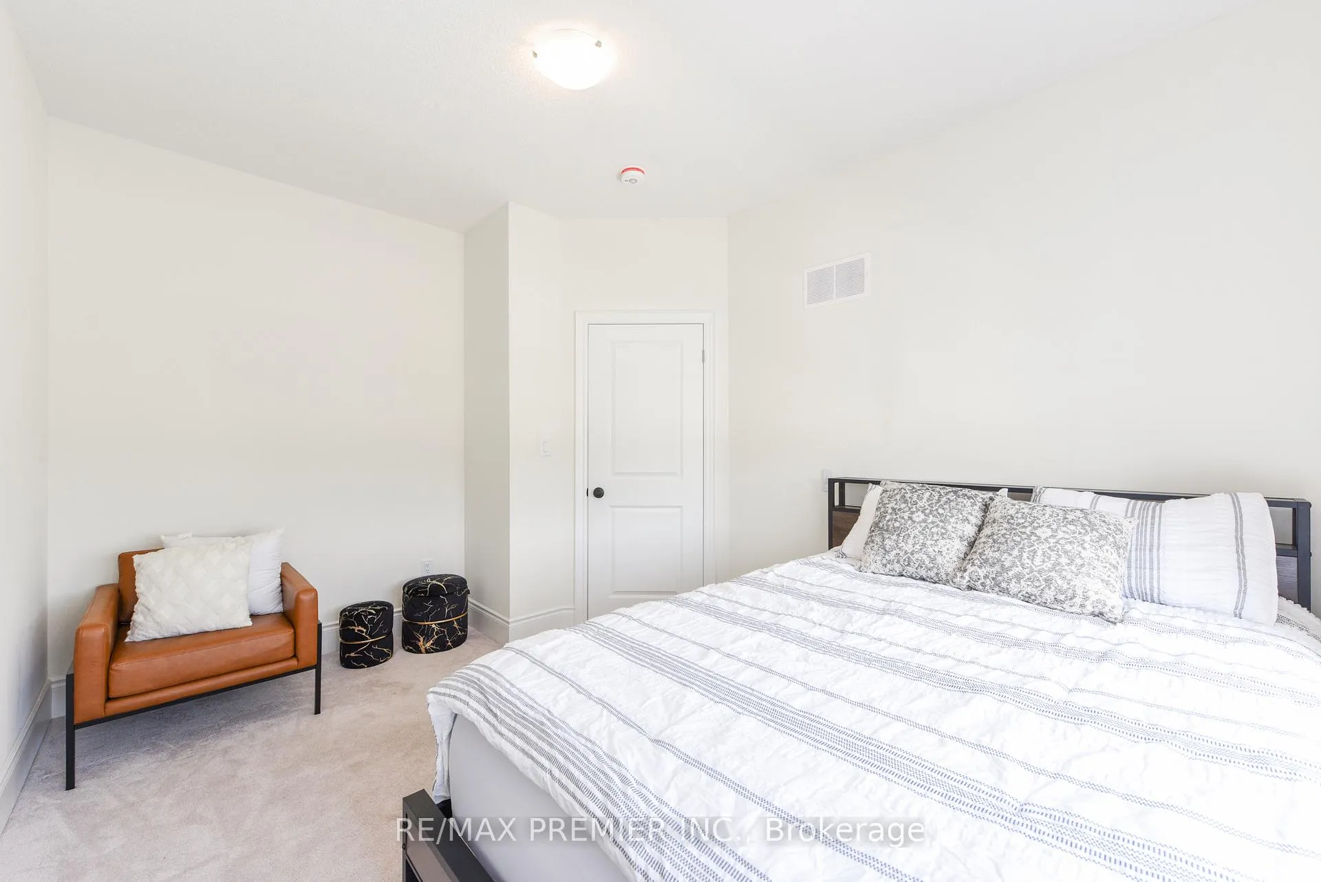 Photo 19 of 215 Hayrake Street, Brampton, Snelgrove — HOMEH