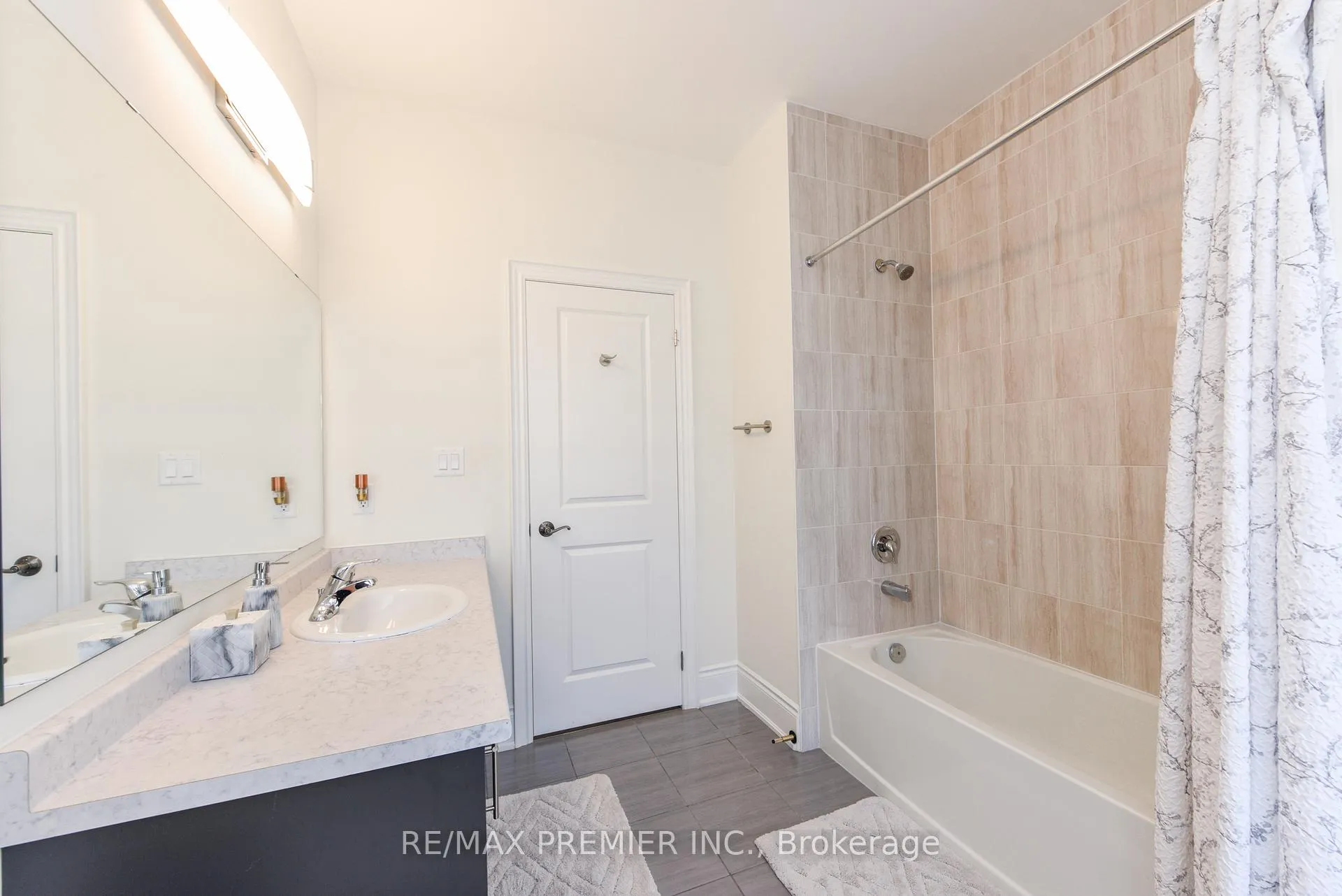 Photo 21 of 215 Hayrake Street, Brampton, Snelgrove — HOMEH
