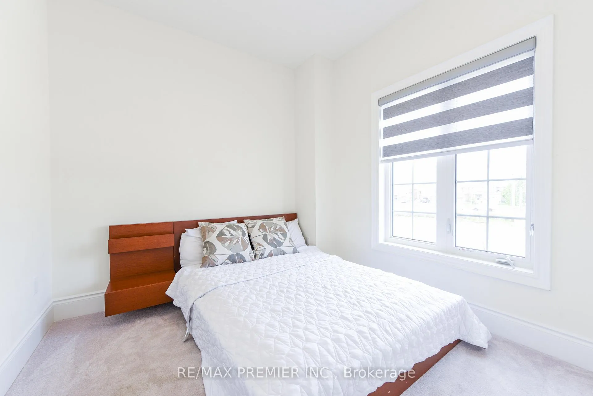 Photo 22 of 215 Hayrake Street, Brampton, Snelgrove — HOMEH