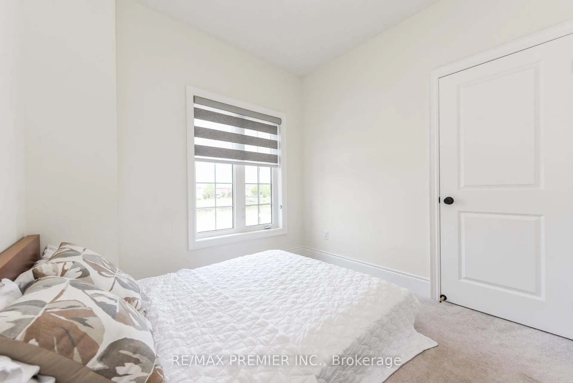 Photo 23 of 215 Hayrake Street, Brampton, Snelgrove — HOMEH