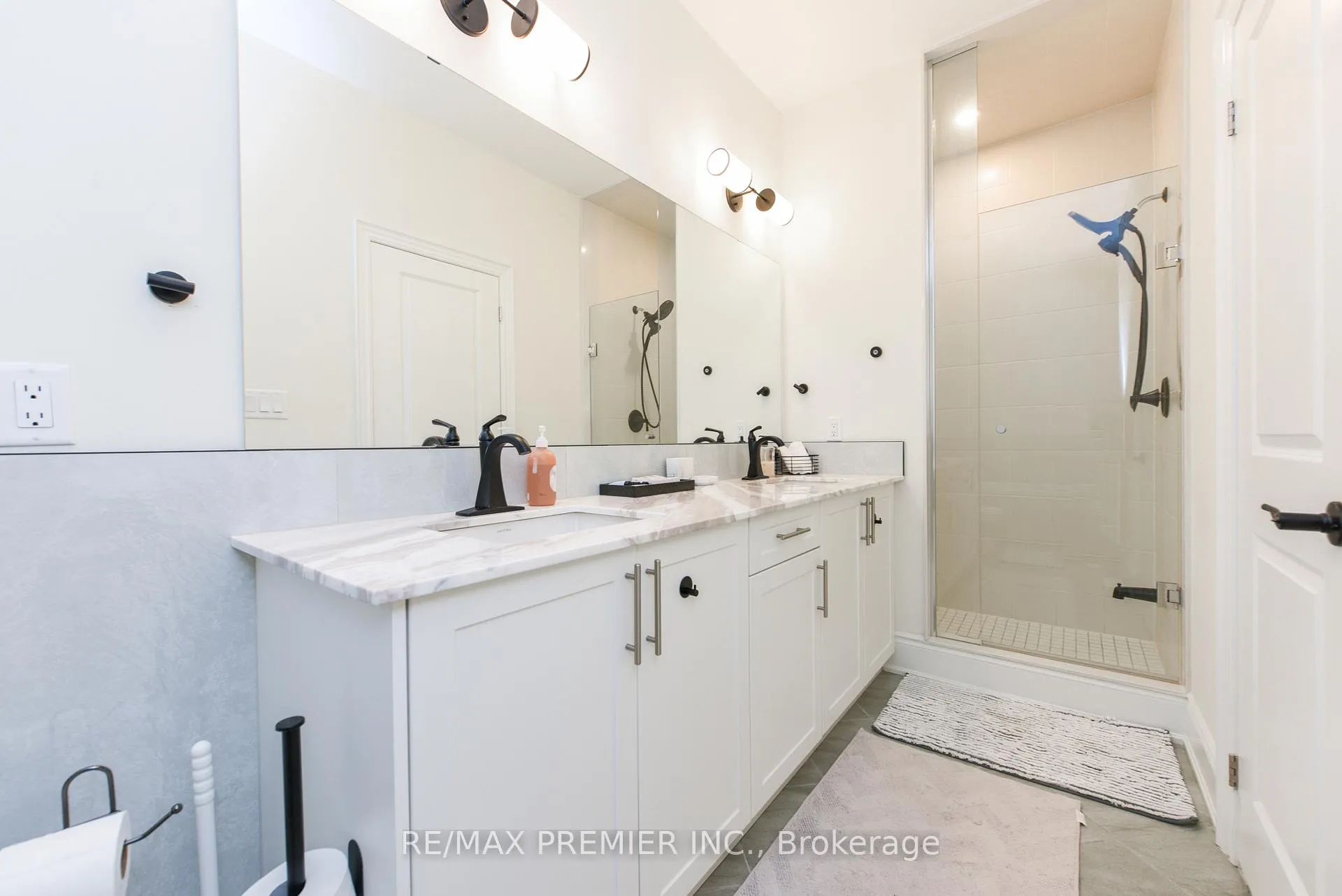Photo 28 of 215 Hayrake Street, Brampton, Snelgrove — HOMEH