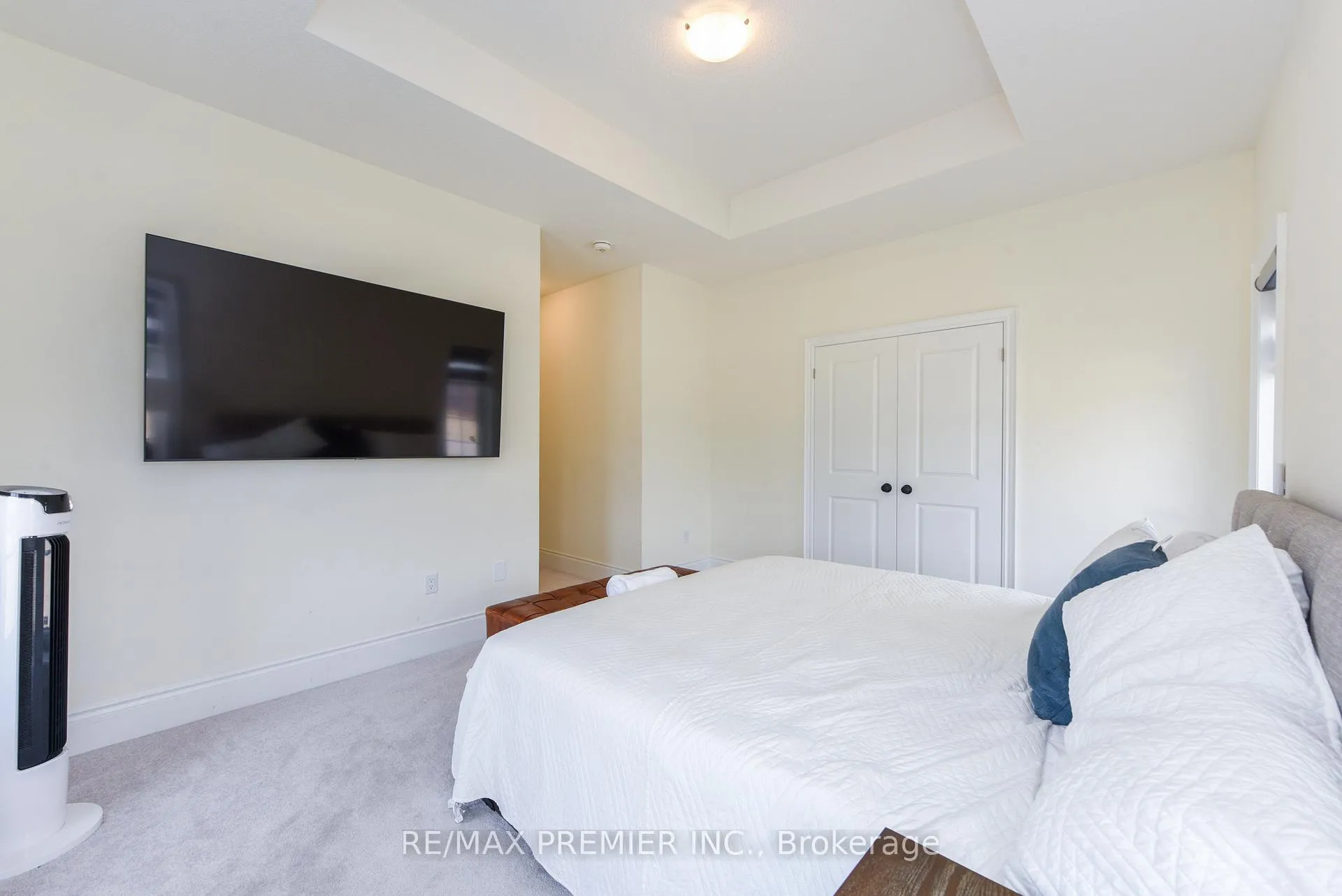 Photo 33 of 215 Hayrake Street, Brampton, Snelgrove — HOMEH