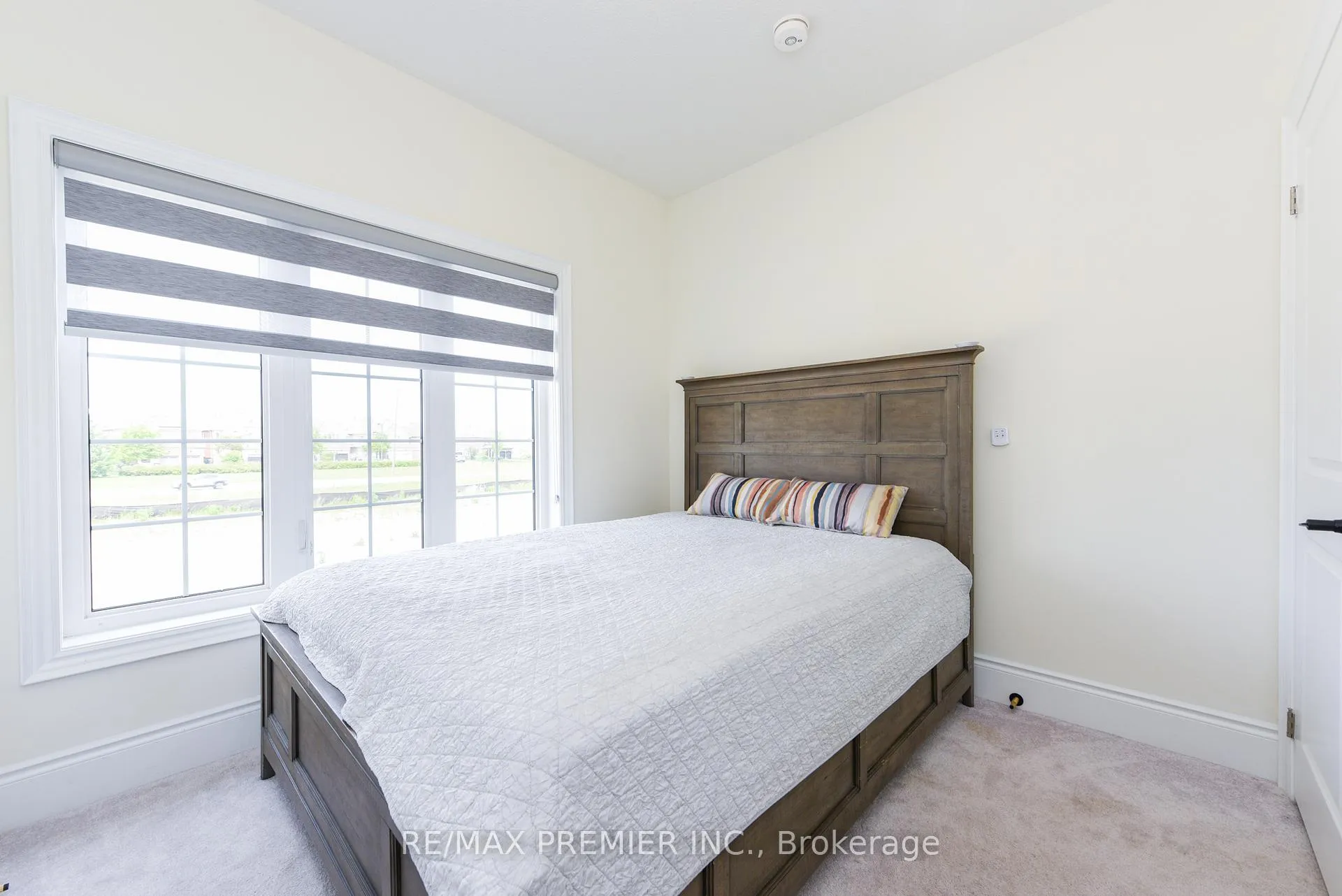 Photo 35 of 215 Hayrake Street, Brampton, Snelgrove — HOMEH