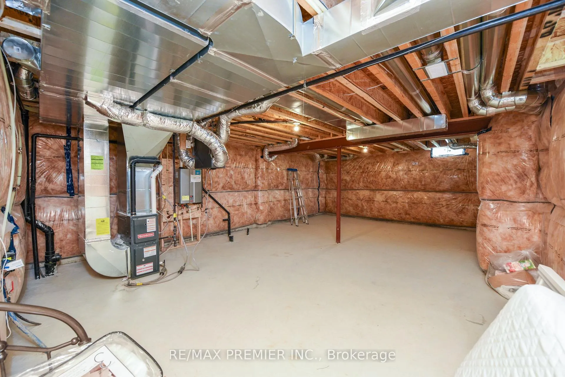Photo 39 of 215 Hayrake Street, Brampton, Snelgrove — HOMEH