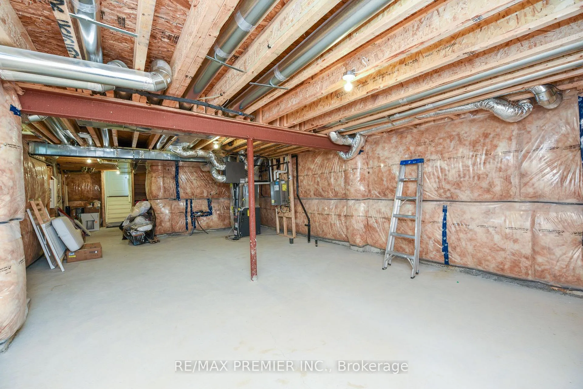 Photo 40 of 215 Hayrake Street, Brampton, Snelgrove — HOMEH