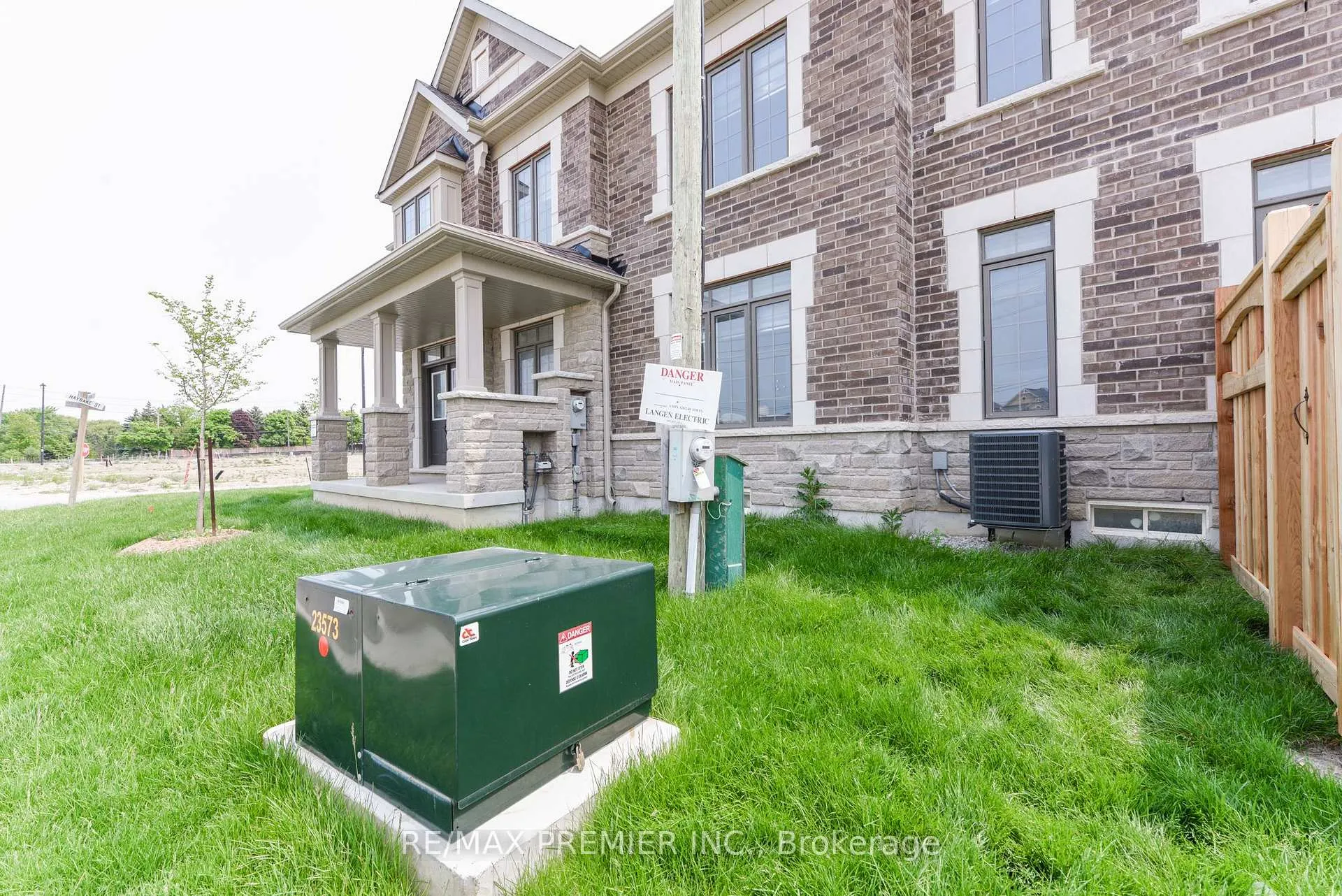 Photo 42 of 215 Hayrake Street, Brampton, Snelgrove — HOMEH